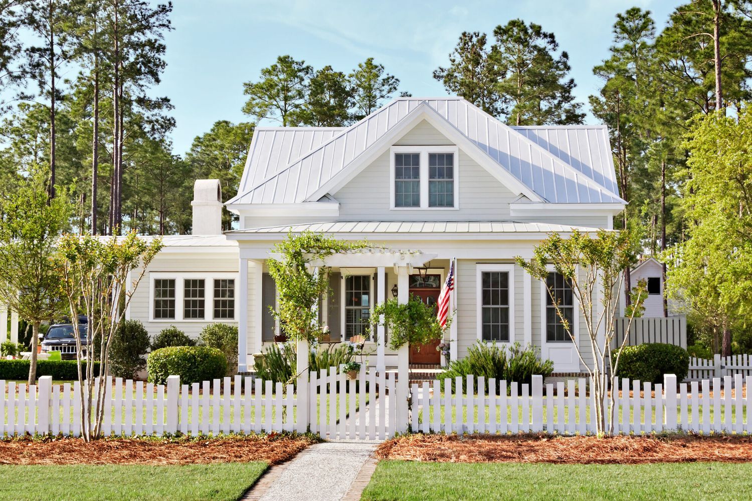 White house with a light gray metal roof. 0720_AA_Metal_Roofs_18_HL_CottageE_crop