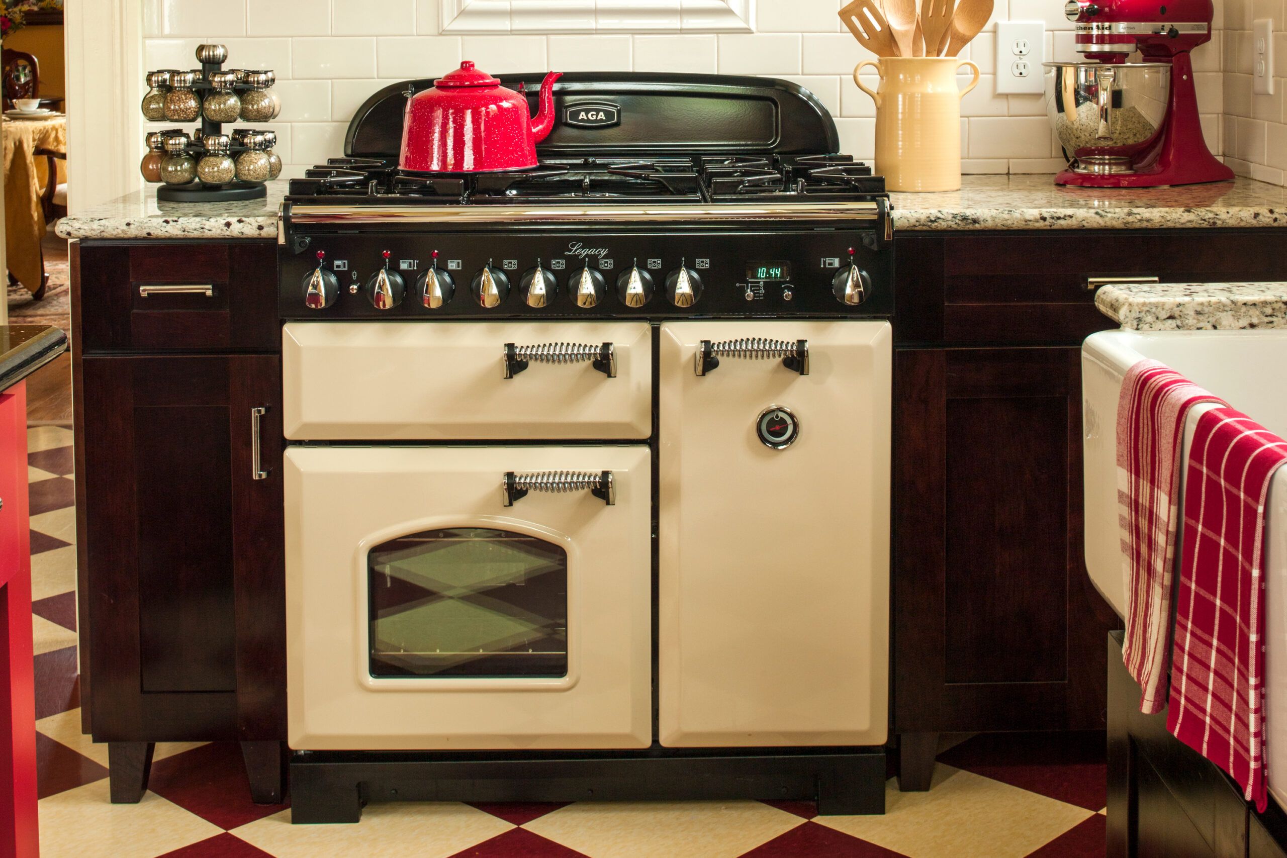 All About Pro-Style Kitchen Stoves - This Old House