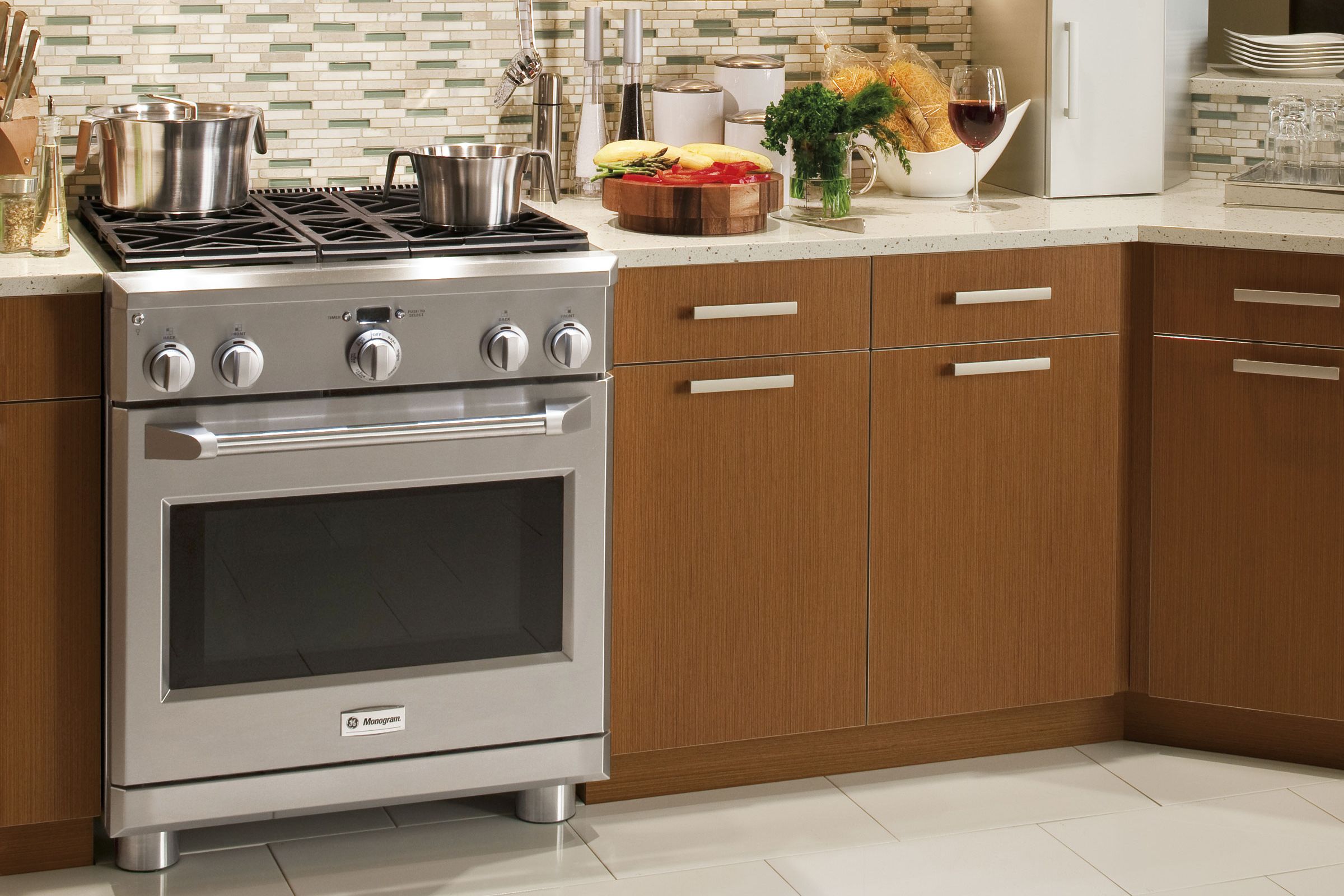 All About Pro-Style Kitchen Stoves - This Old House