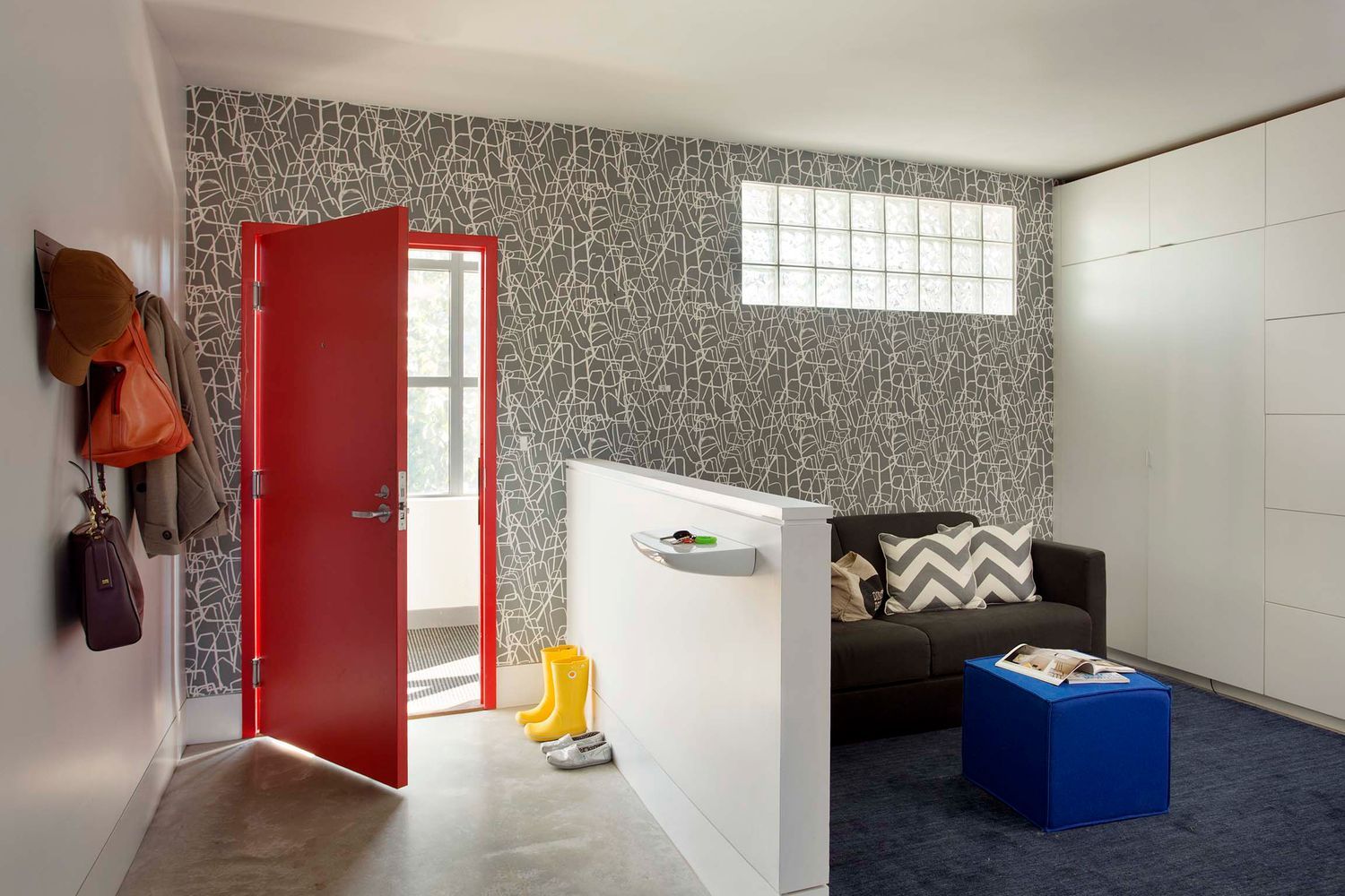 an image of a pony wall in a foyer