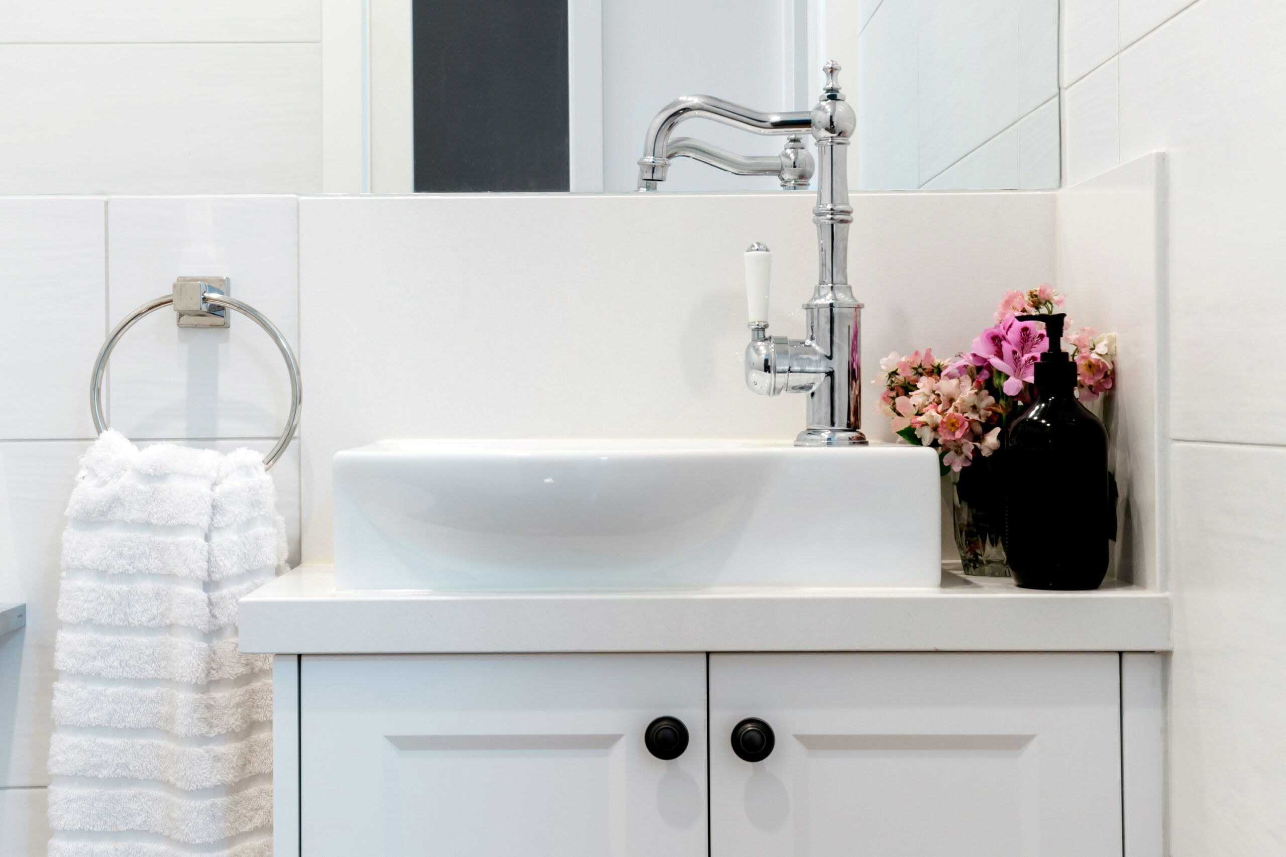 The Perfect Fit: Concrete Corner Basins for Small Bathrooms