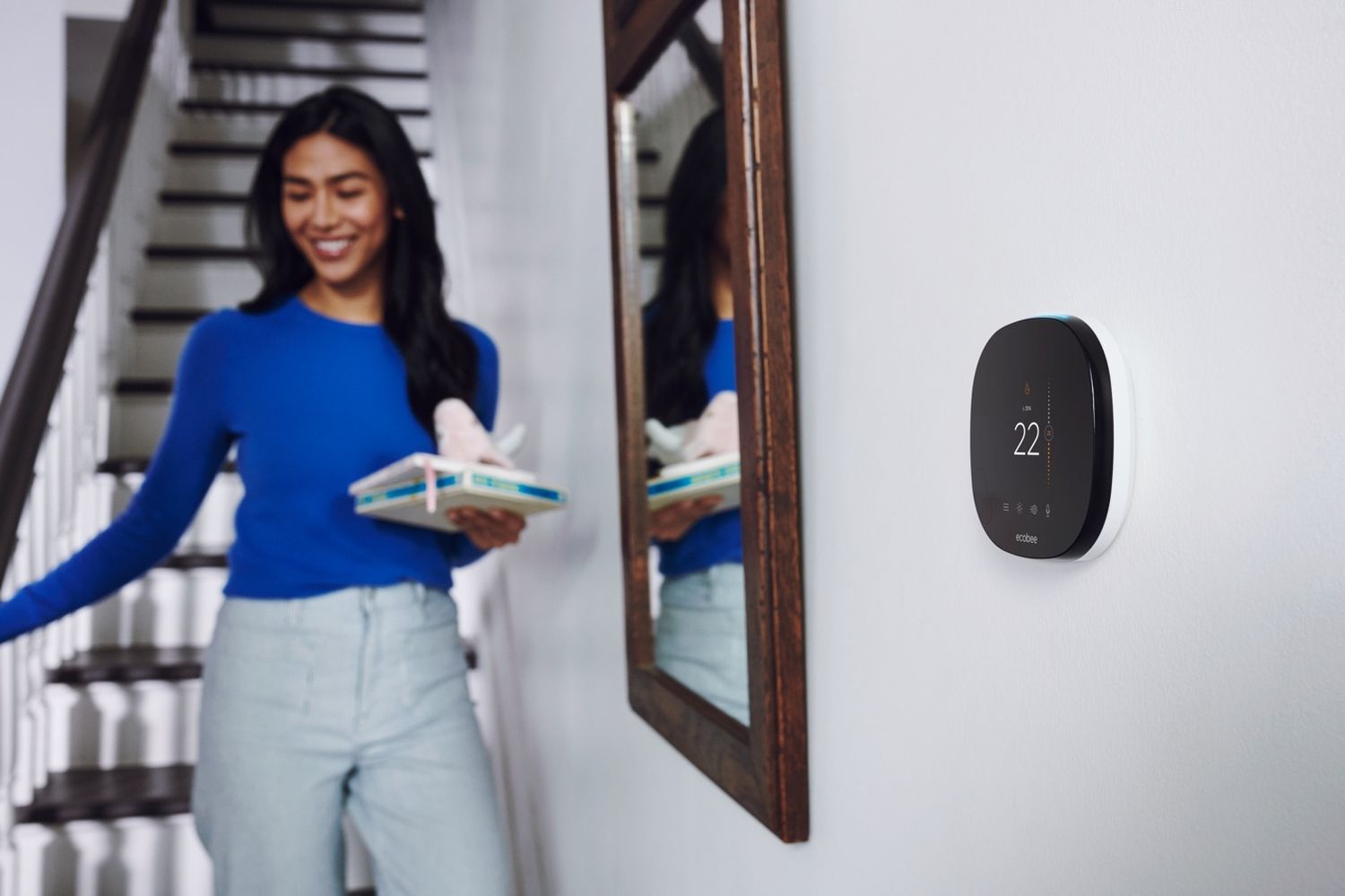 ecobee_Lifestyle_Hallway_CAN_Press