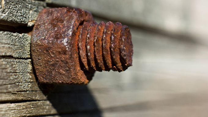 Rusted_Bolt_iStock_473007048