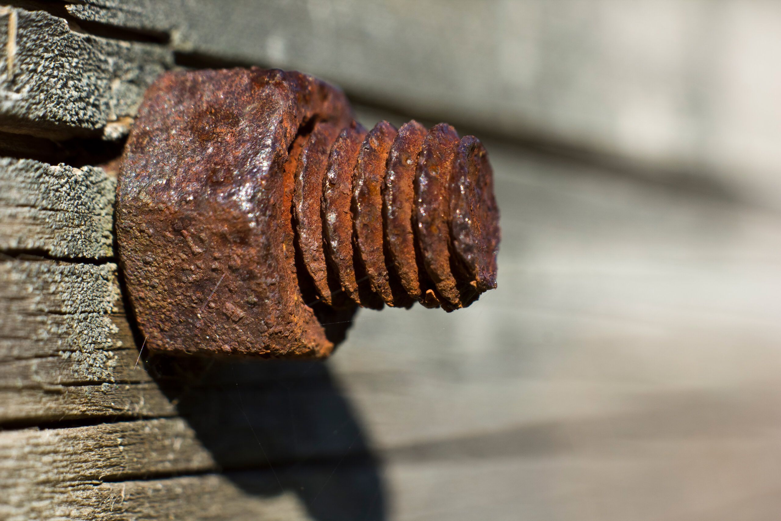 How to Easily Remove Rusted Screws: Expert Tips and Tricks