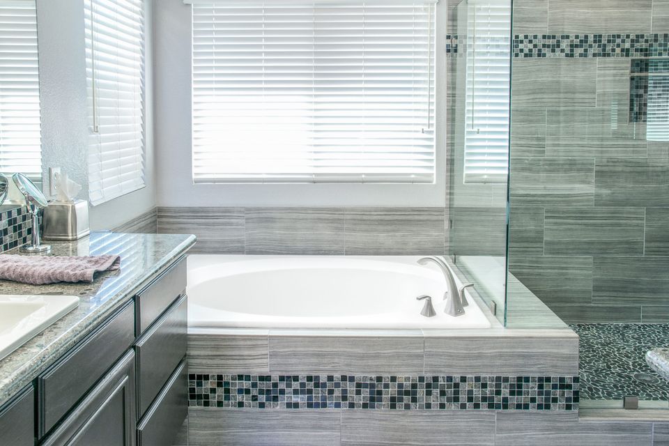 A bathtub that has been deep cleaned, it is white and spotless.