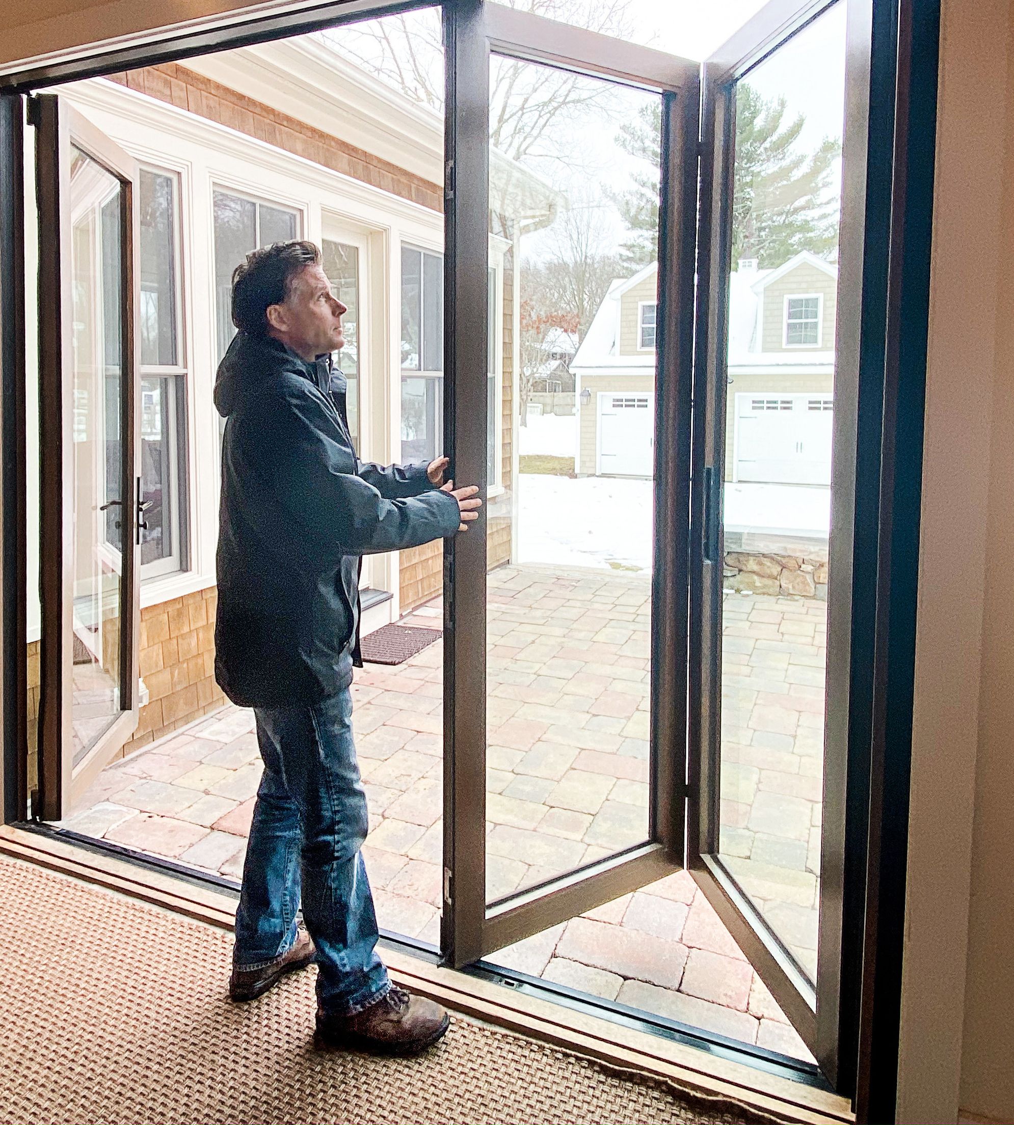 accordion glass doors with screen