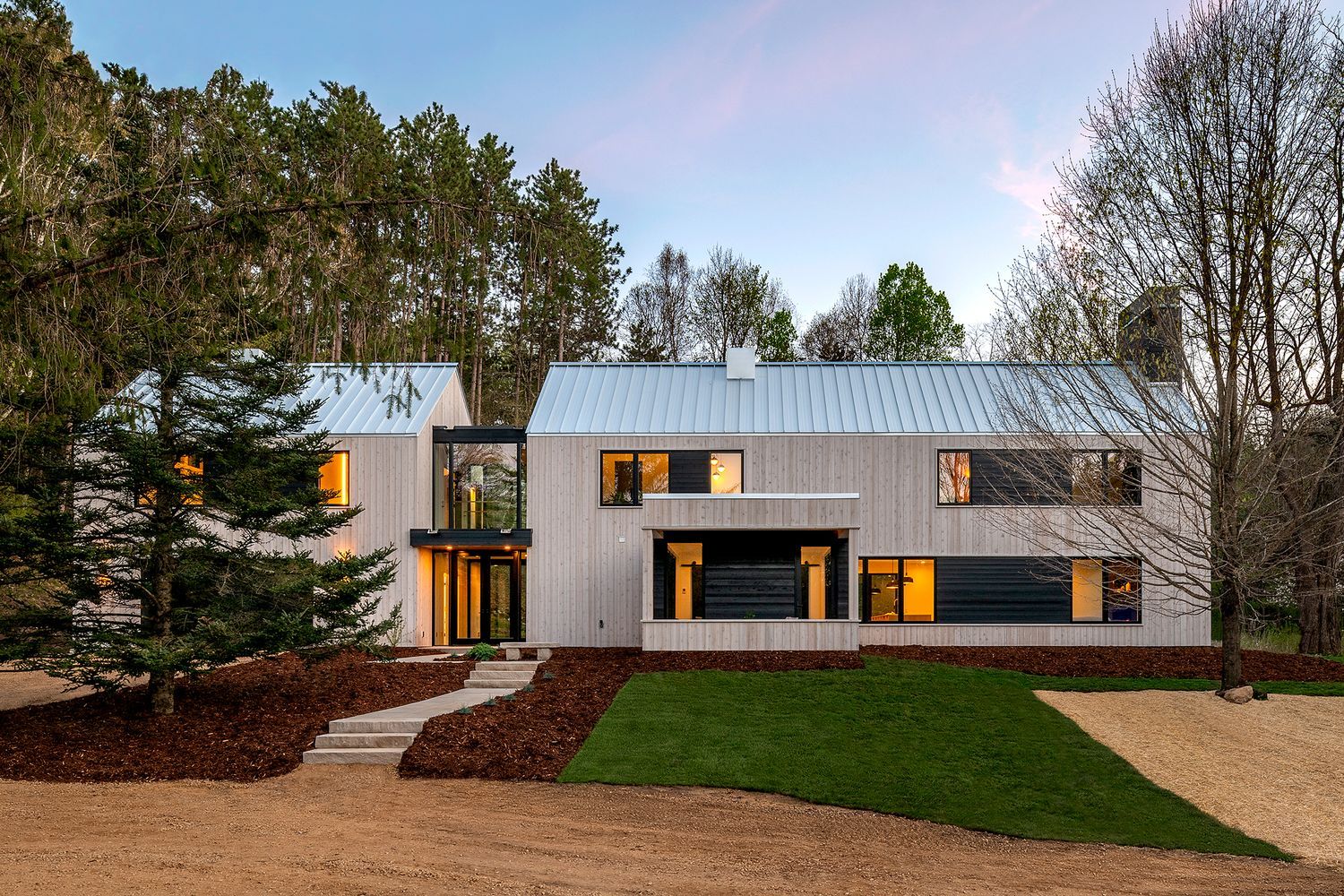 ModernBarnhouse_05042021CH__4947_r2_LARGE_Spotlight_Scandi_7_16_21