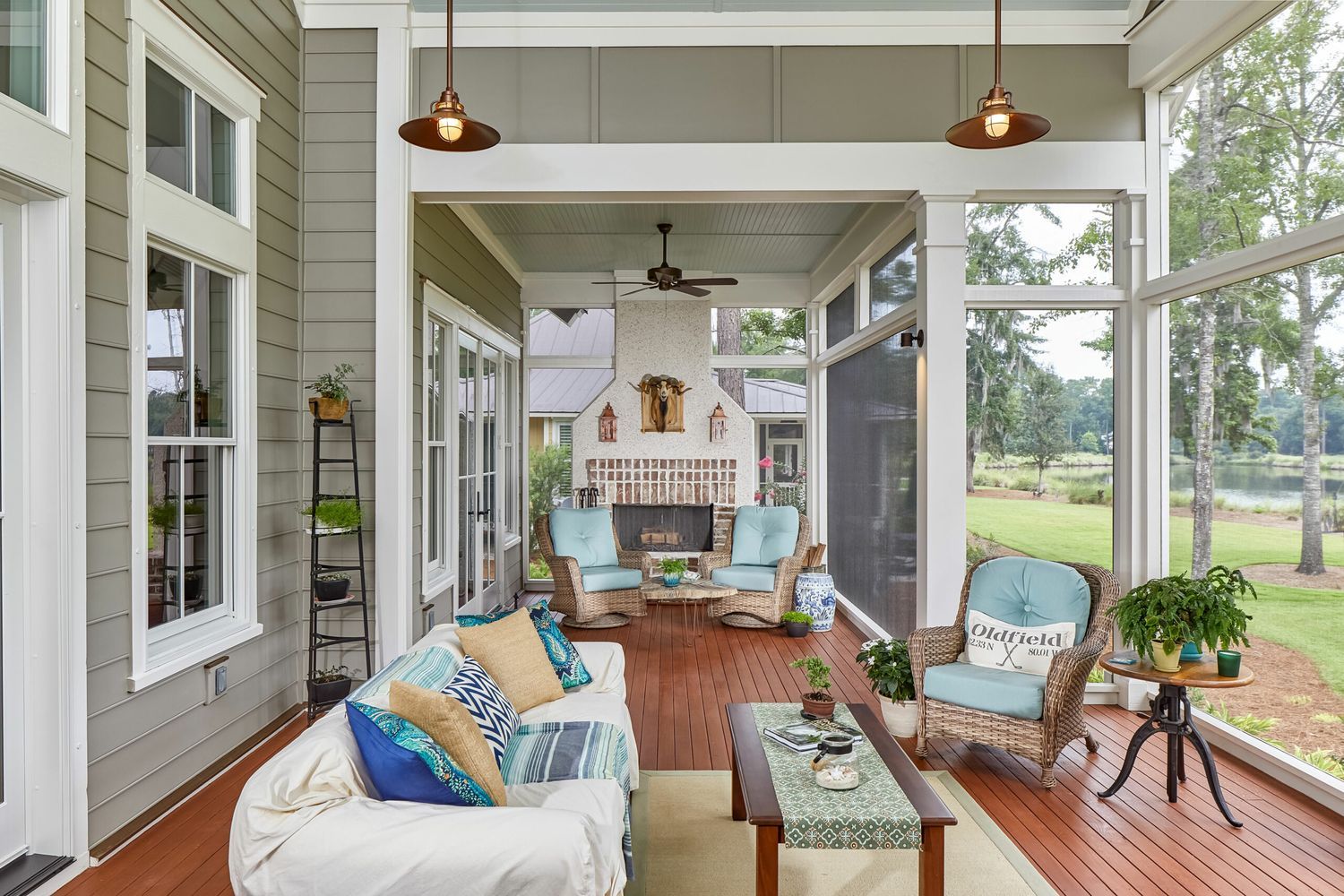 Screened in porch with a coastal design scheme.