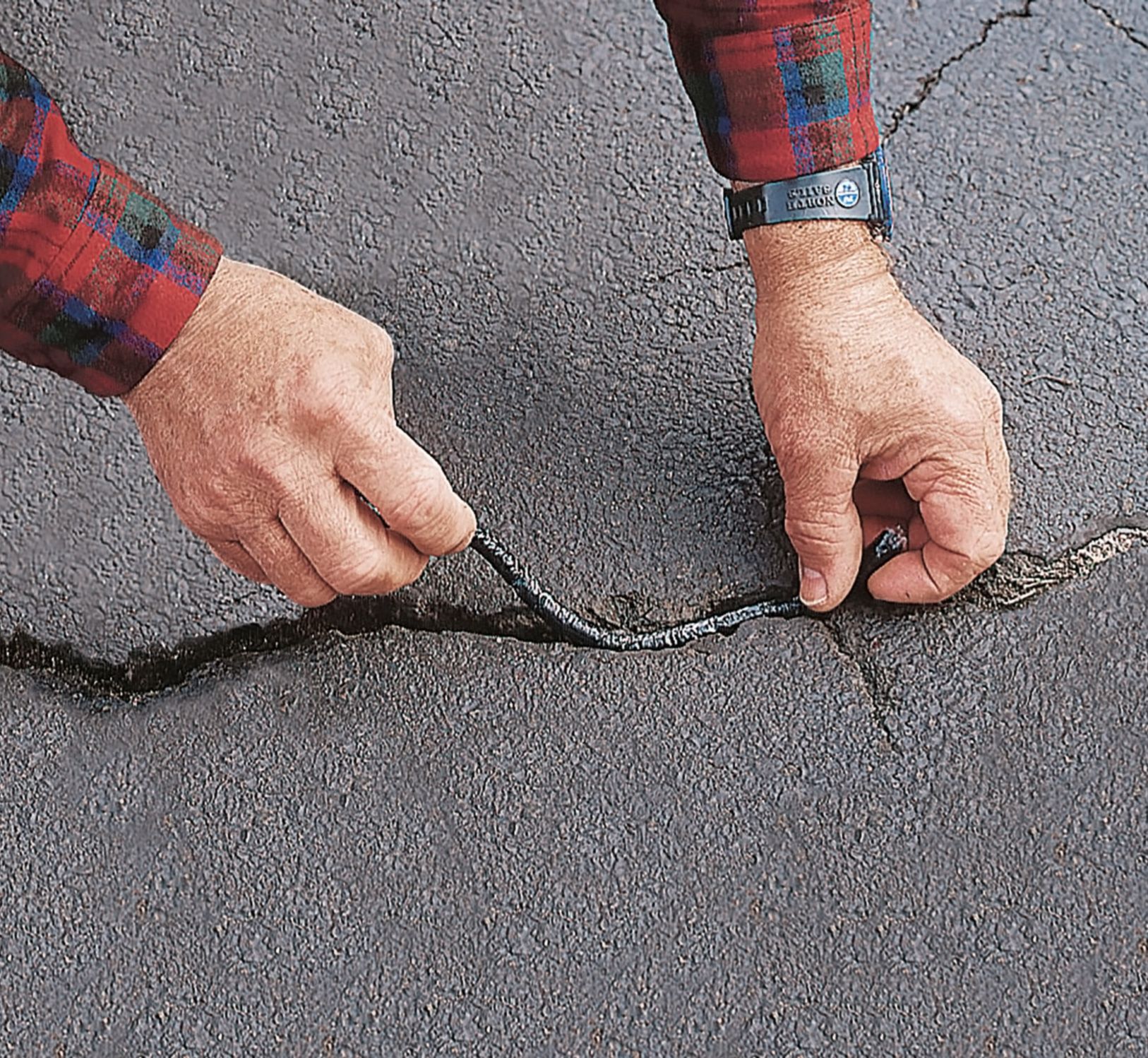 filling a crack in asphalt