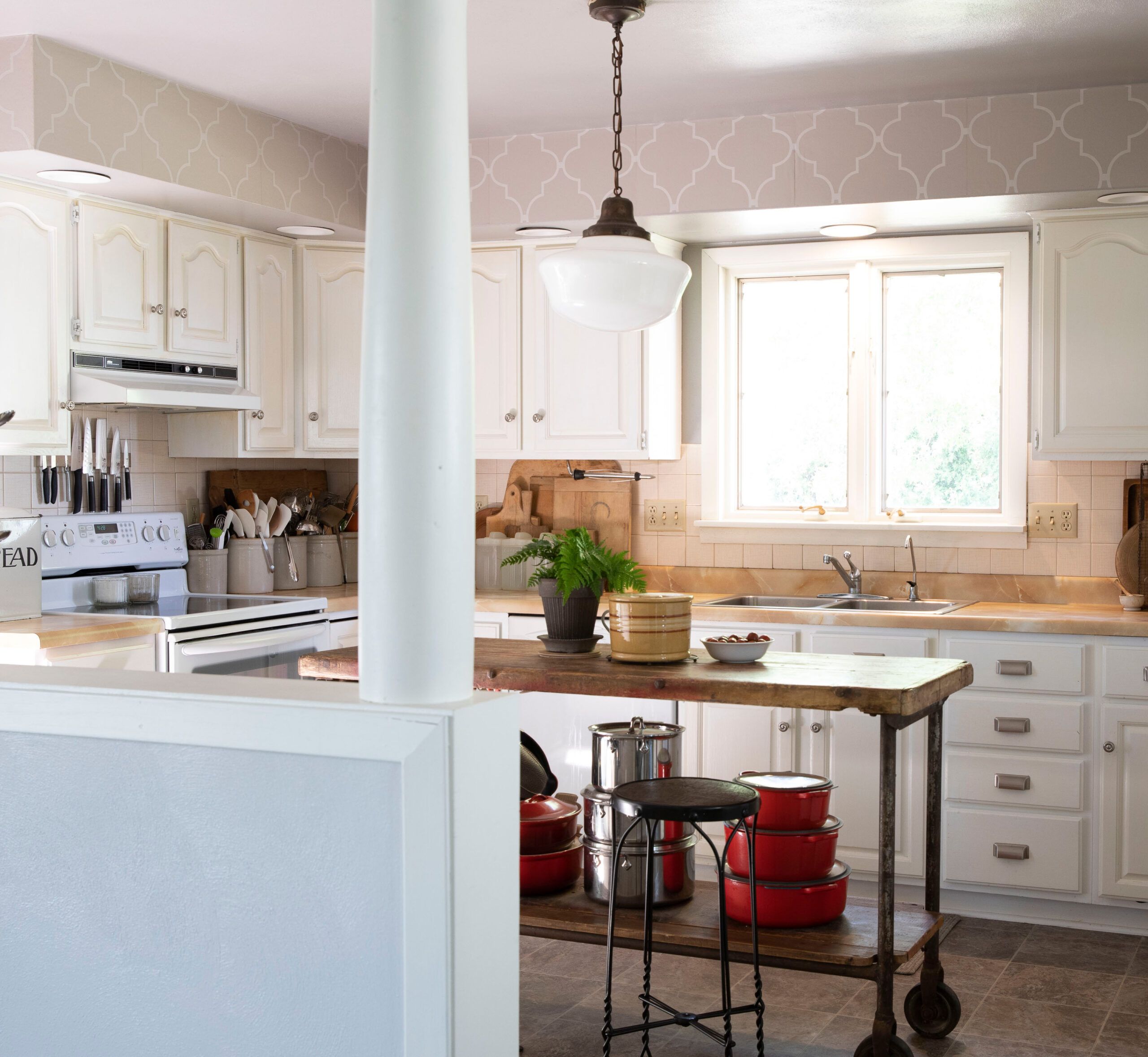 Builder Grade to Farmhouse Kitchen - Upgrade Your Home!
