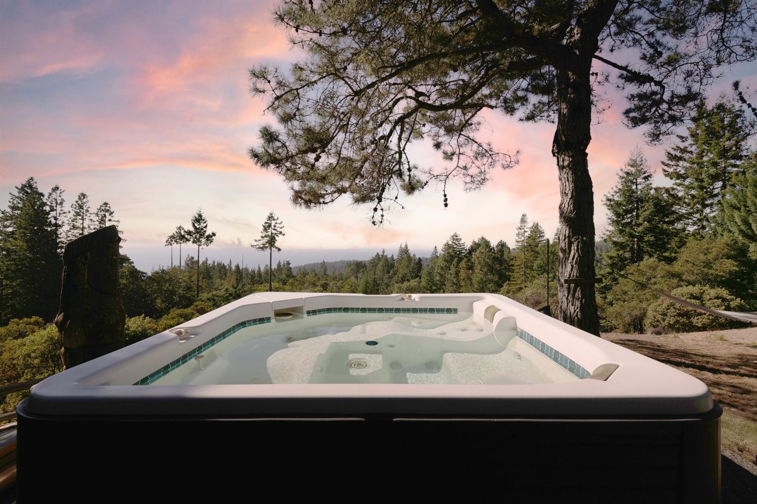 HotTub_iStock_1283726934
