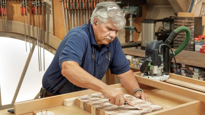 S20 E2: Tom Silva builds a 3D cube cutting board