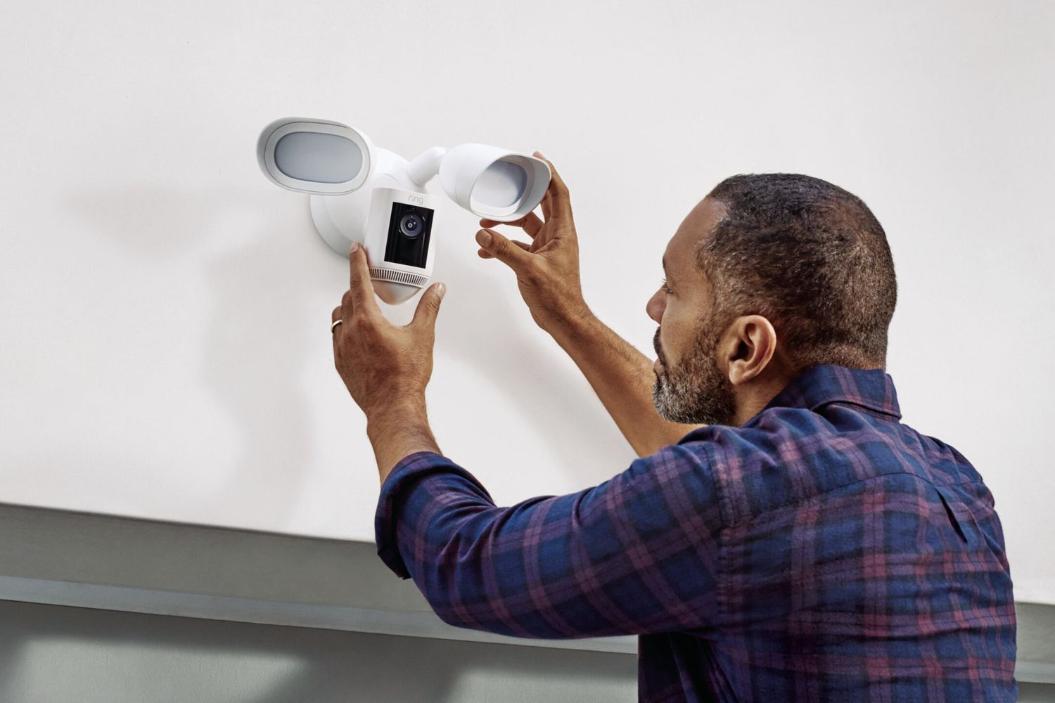 0421_NB_Smart_Home_Security_Installation__Ring_Floodlight_Cam_Wired_Pro
