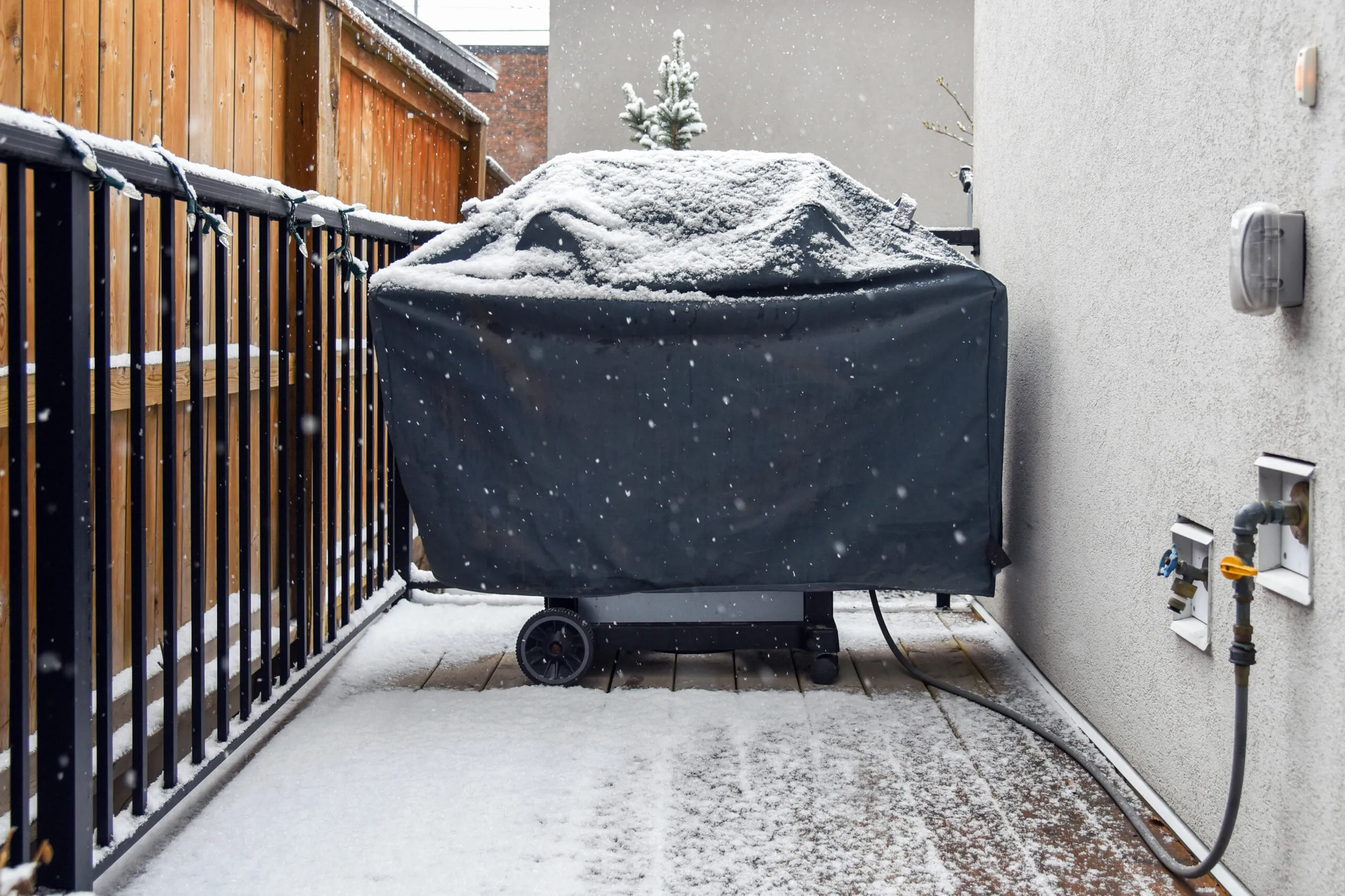 a grill during the winter with snow on top of it