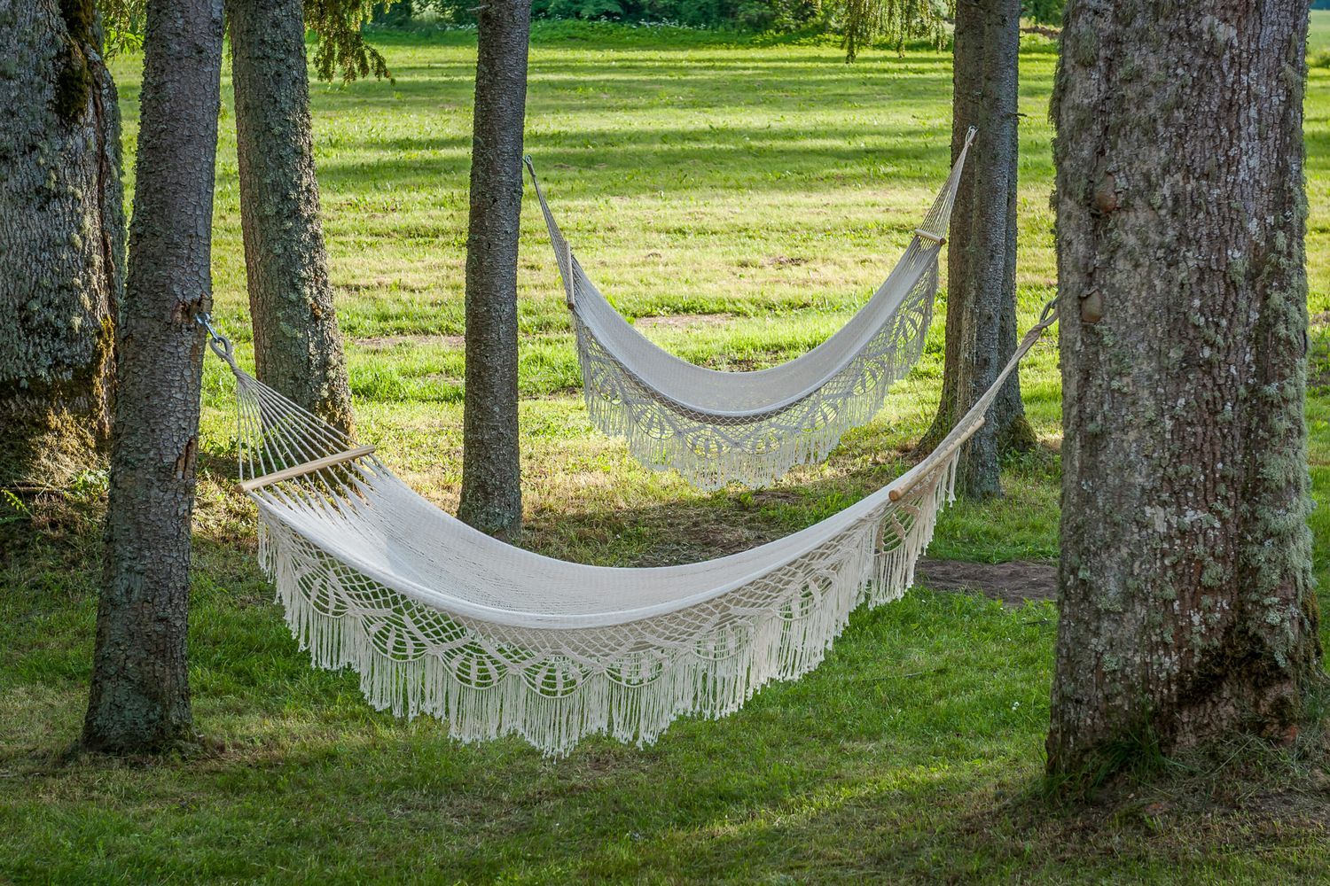 Hammock_iStock_1270011614