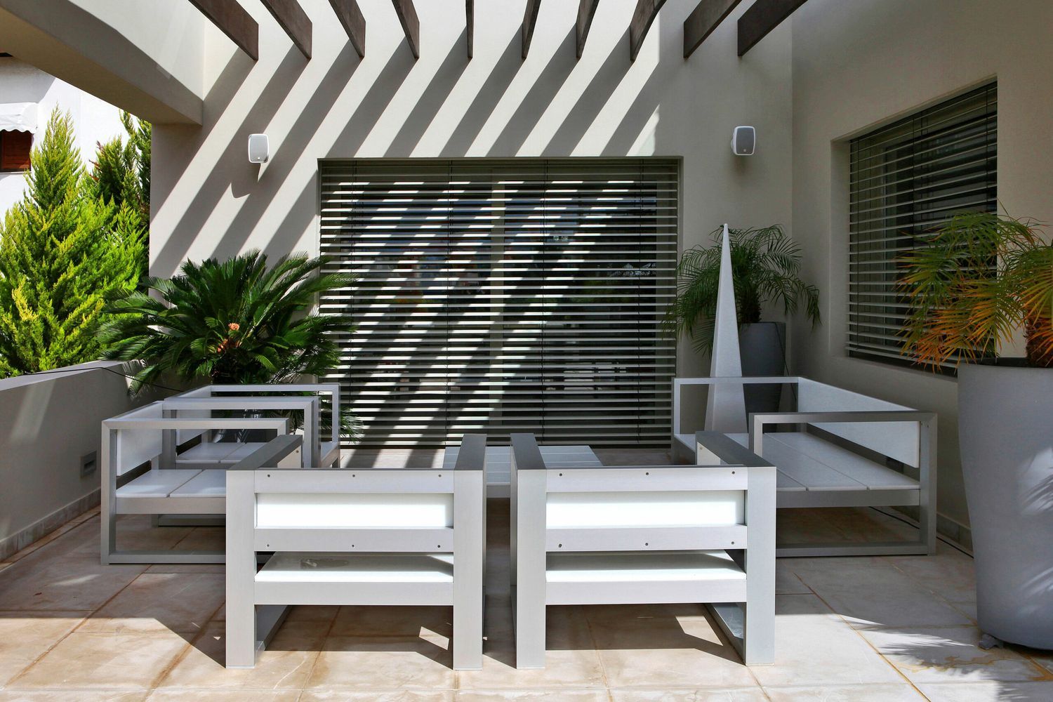 an outdoor patio with outdoor speakers that blend in