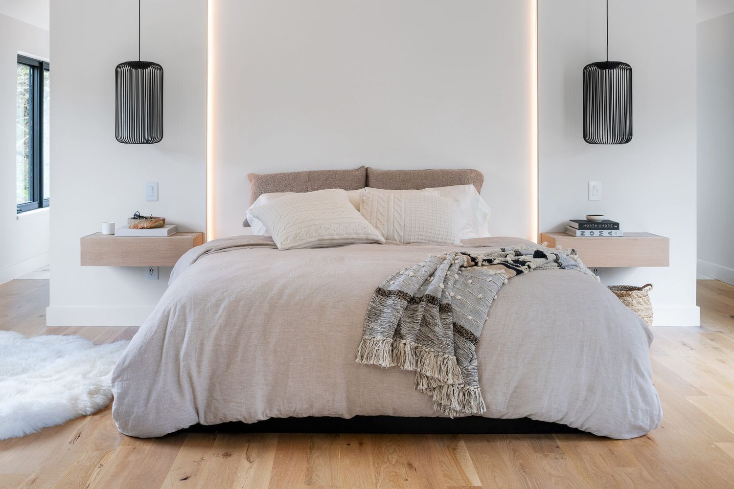 KingBed_0321_IF_Idea_House_Reveal_ModernBarnhouse_05042021CH___49