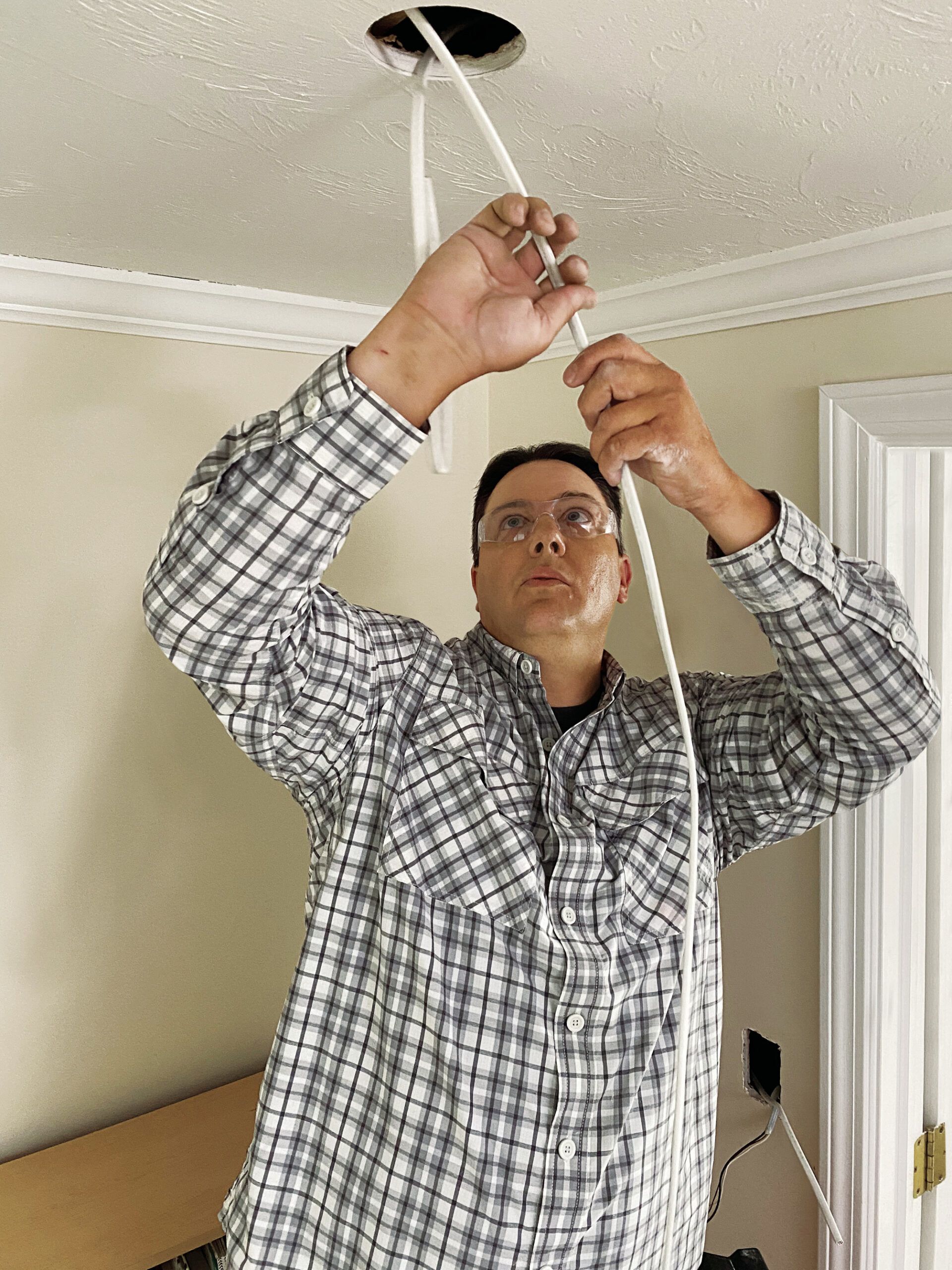 Installing pot deals lights in ceiling