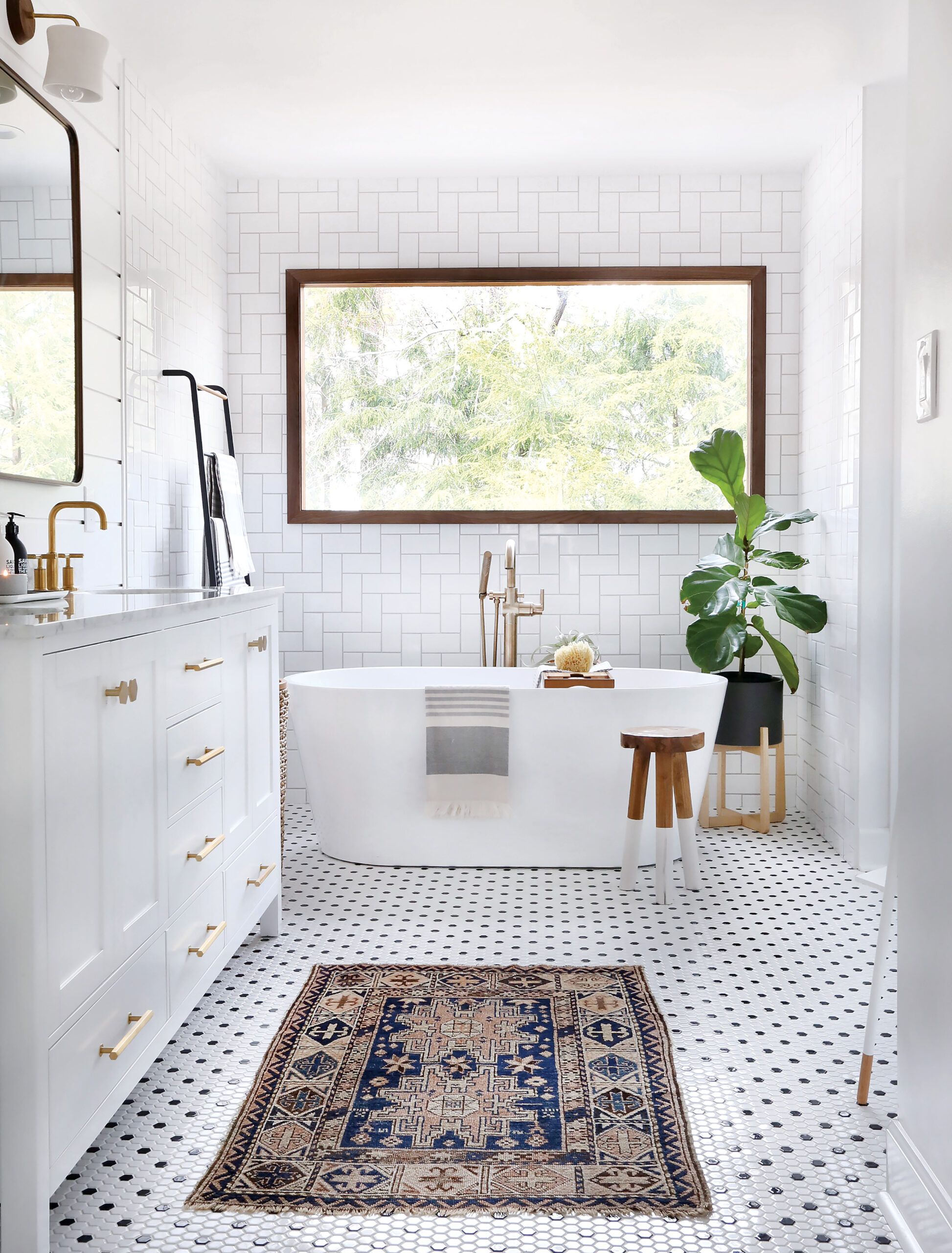 black and white bathroom