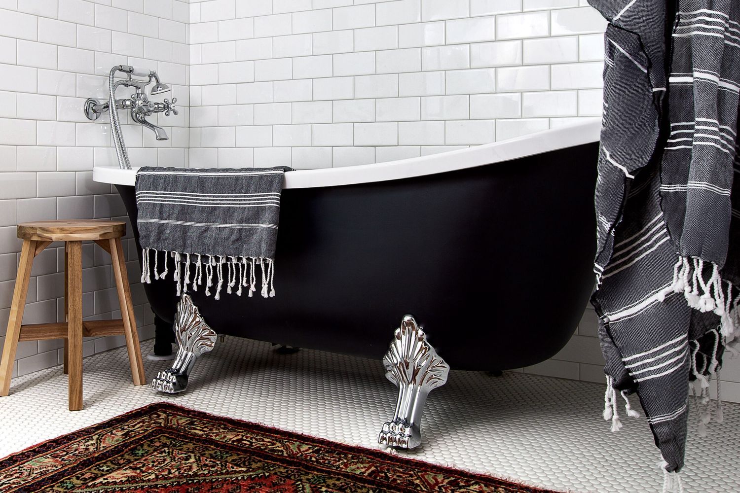 Lead_0122_IF_Bath_Round_Up_Pax_Attic_Bath_Hi_Res_2