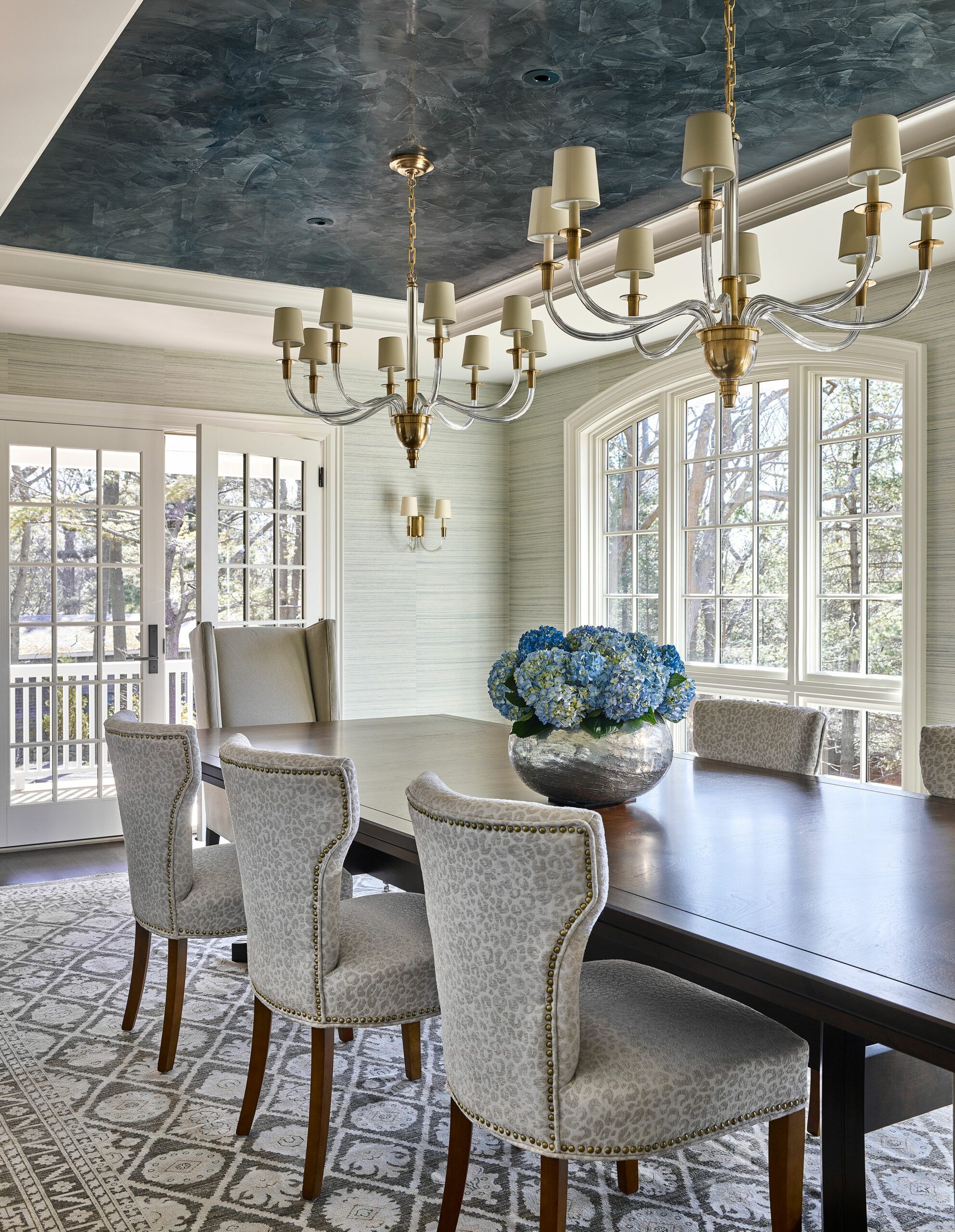 Expert Advice: How to Design a Perfectly Scaled Dining Room