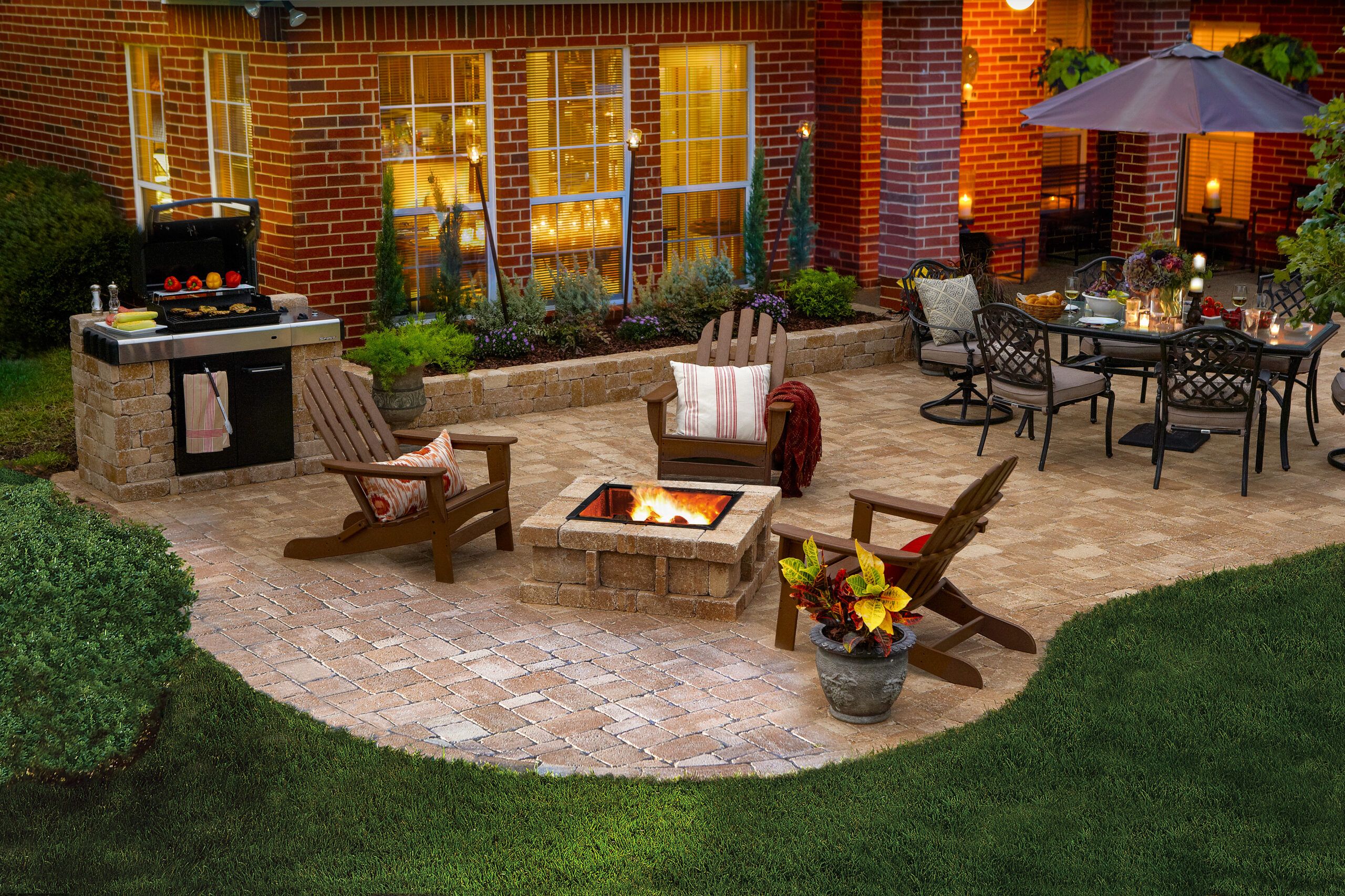 30 Fire Pit Ideas That Are Under The Budget  Backyard patio, Backyard fire,  Fire pit backyard