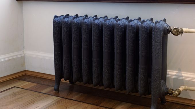 cast_iron_radiator_iStock_545651920