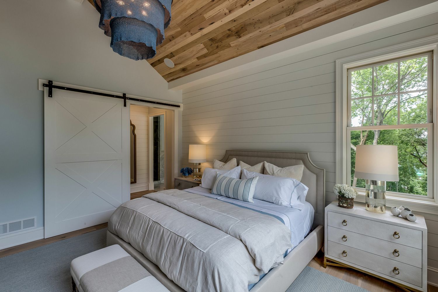 Bedroom_iStock_1314417012