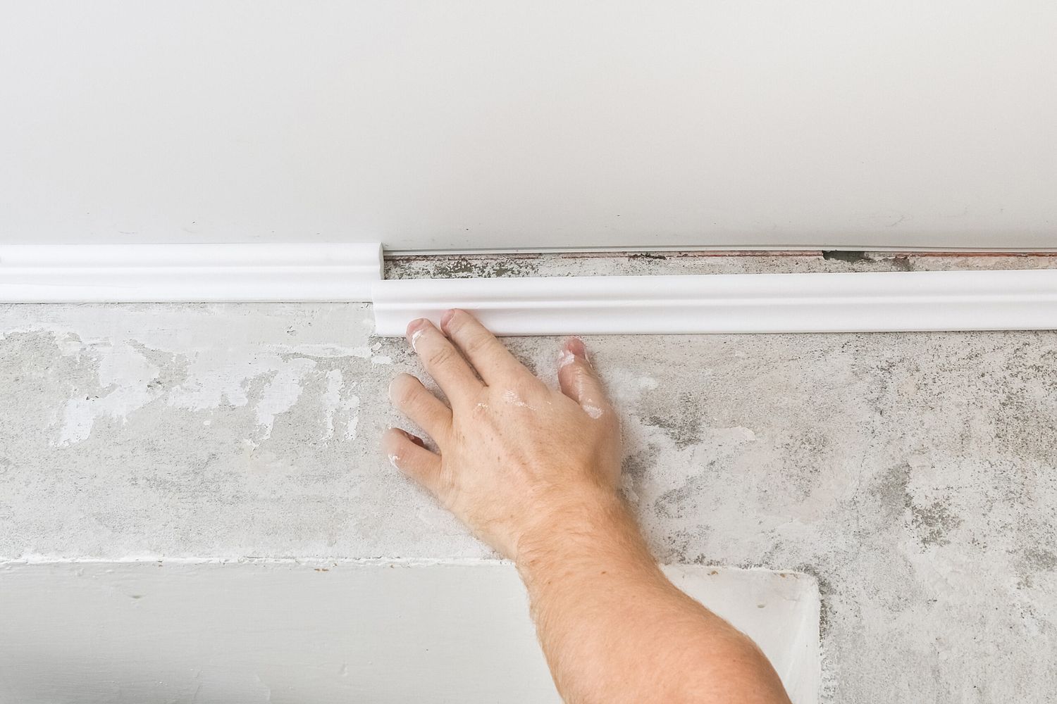 shoe_molding_iStock_1293519752