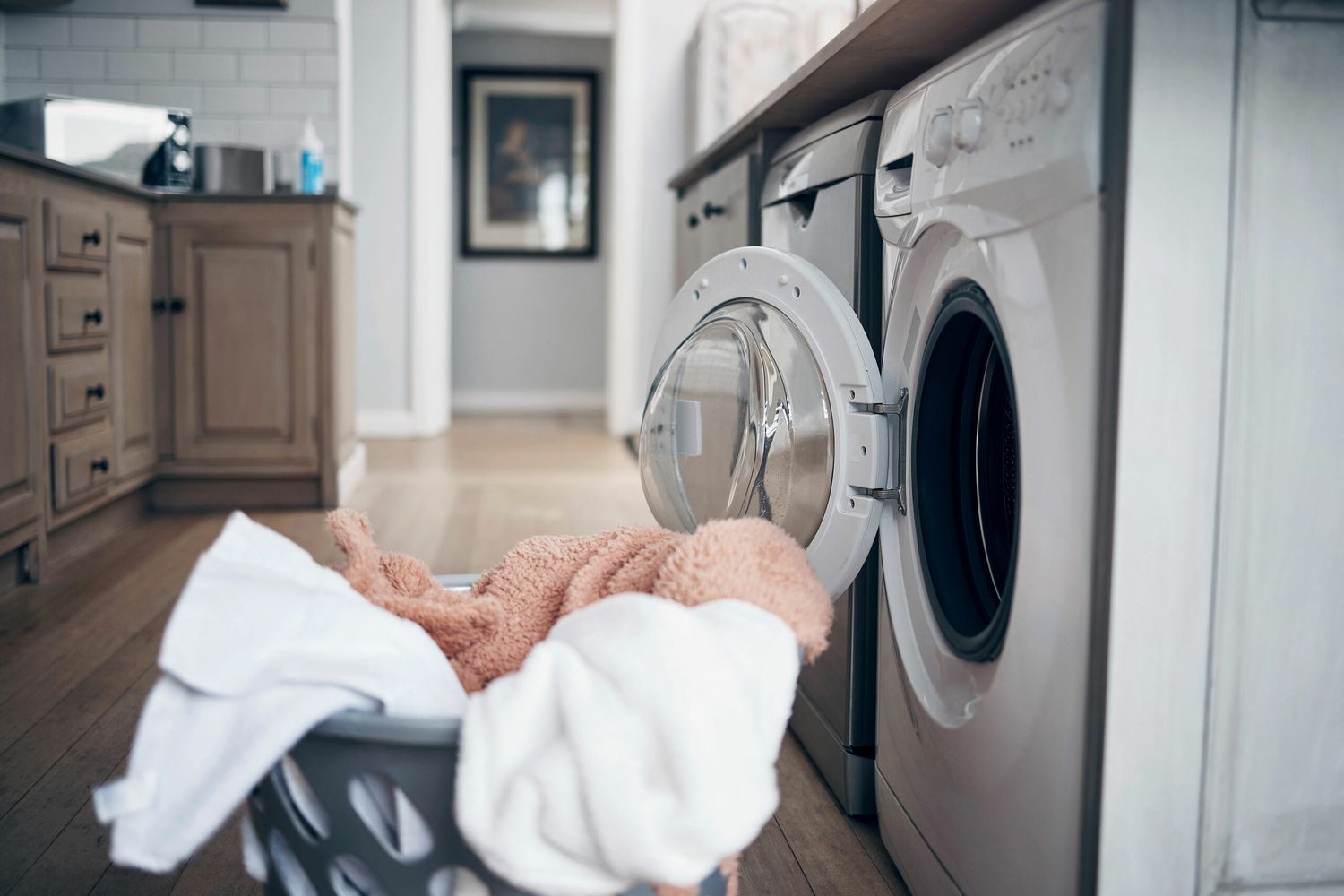 eliminate_dryer_odors_iStock_1398133058