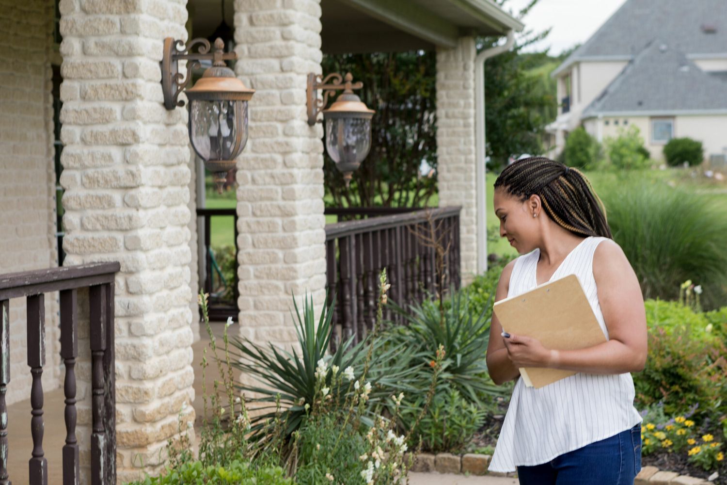 Inspector arriving to a home to conduct a home inspection