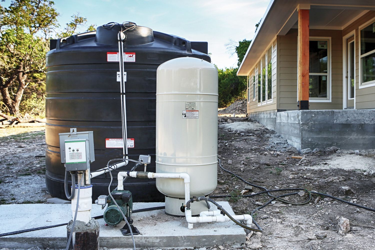 A water storage tank outside of a home.