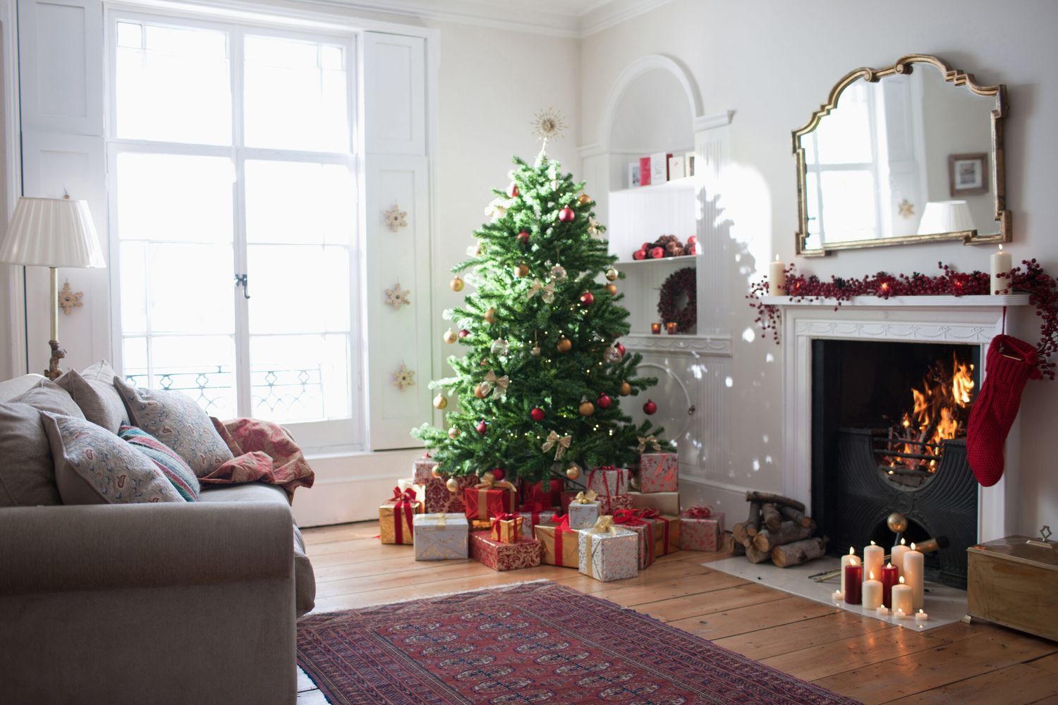 christmas_decorations_iStock_168681054