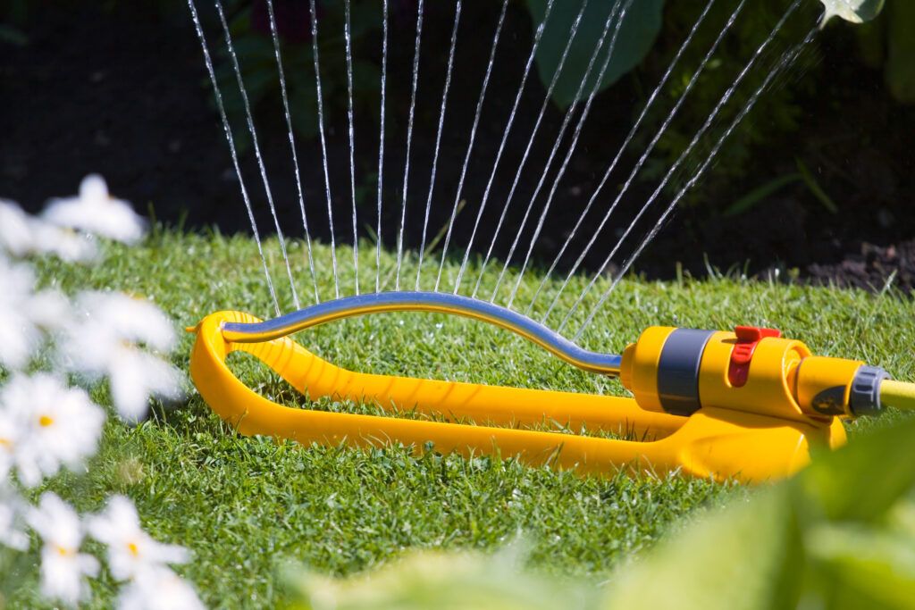 Oscillating sprinkler