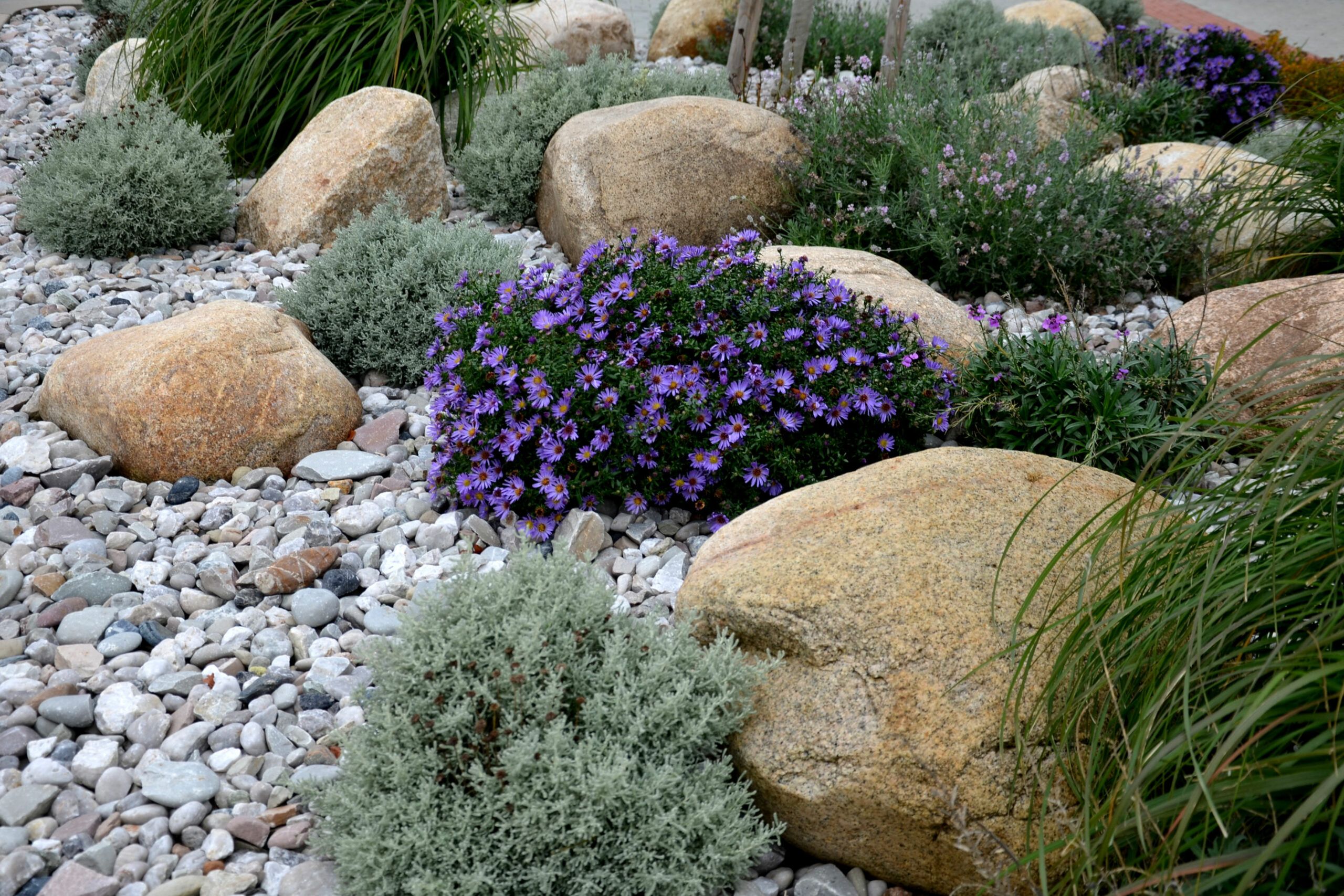 types of landscaping rocks and how to use them - this old house