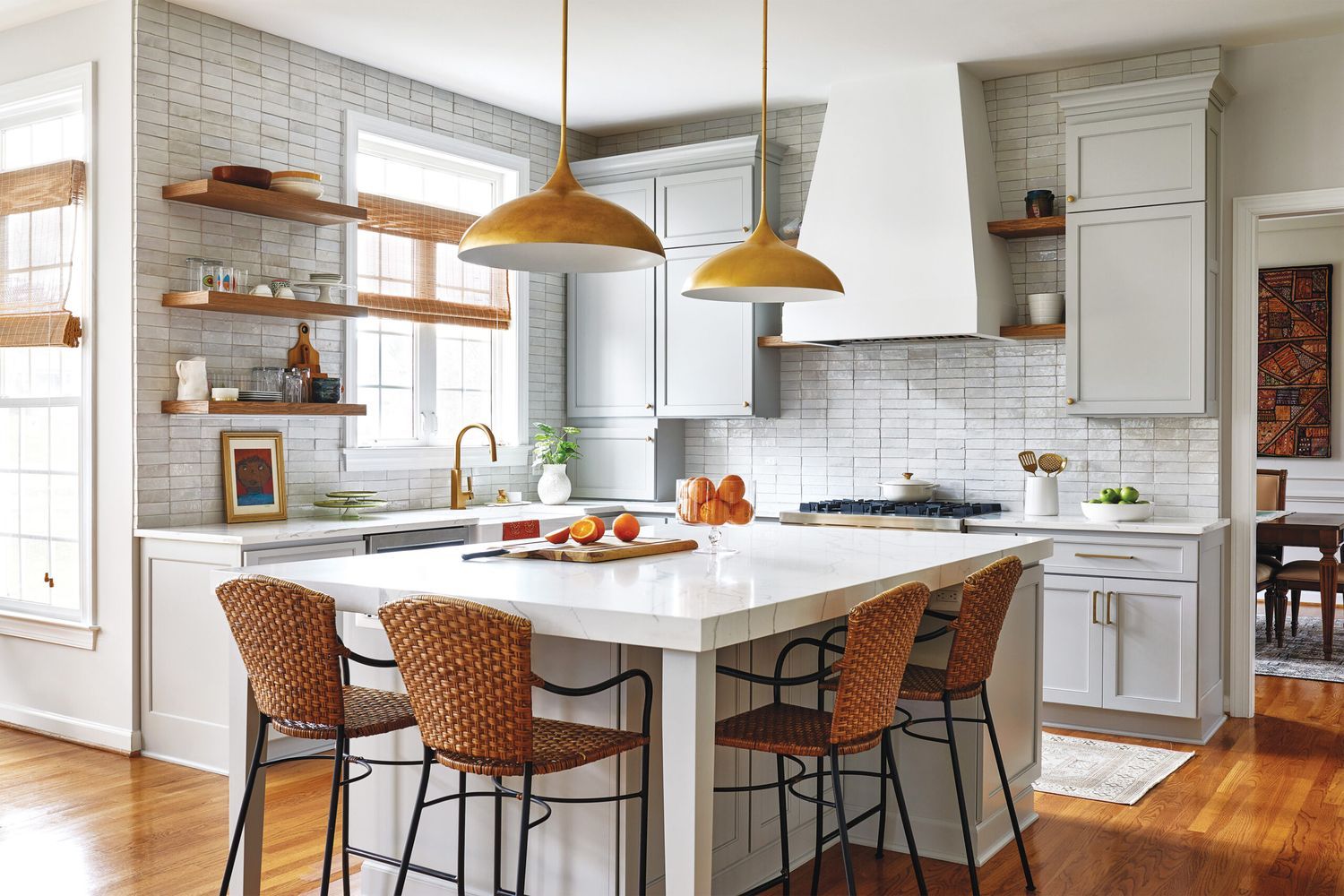 Kitchen with large island
