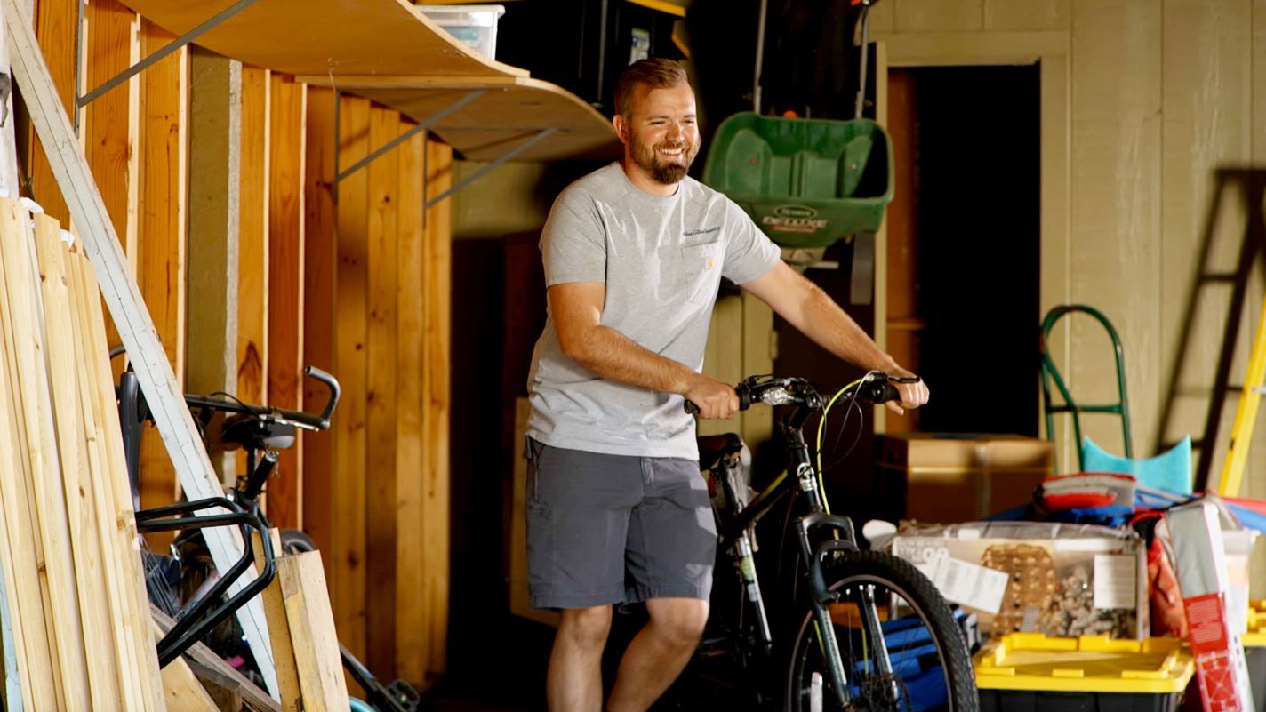 S21 E15, Nathan Gilbert organizes a shed/garage