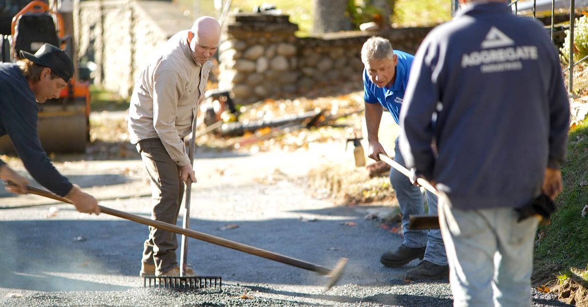 S21 E19, Mark McCullough extends an asphalt driveway