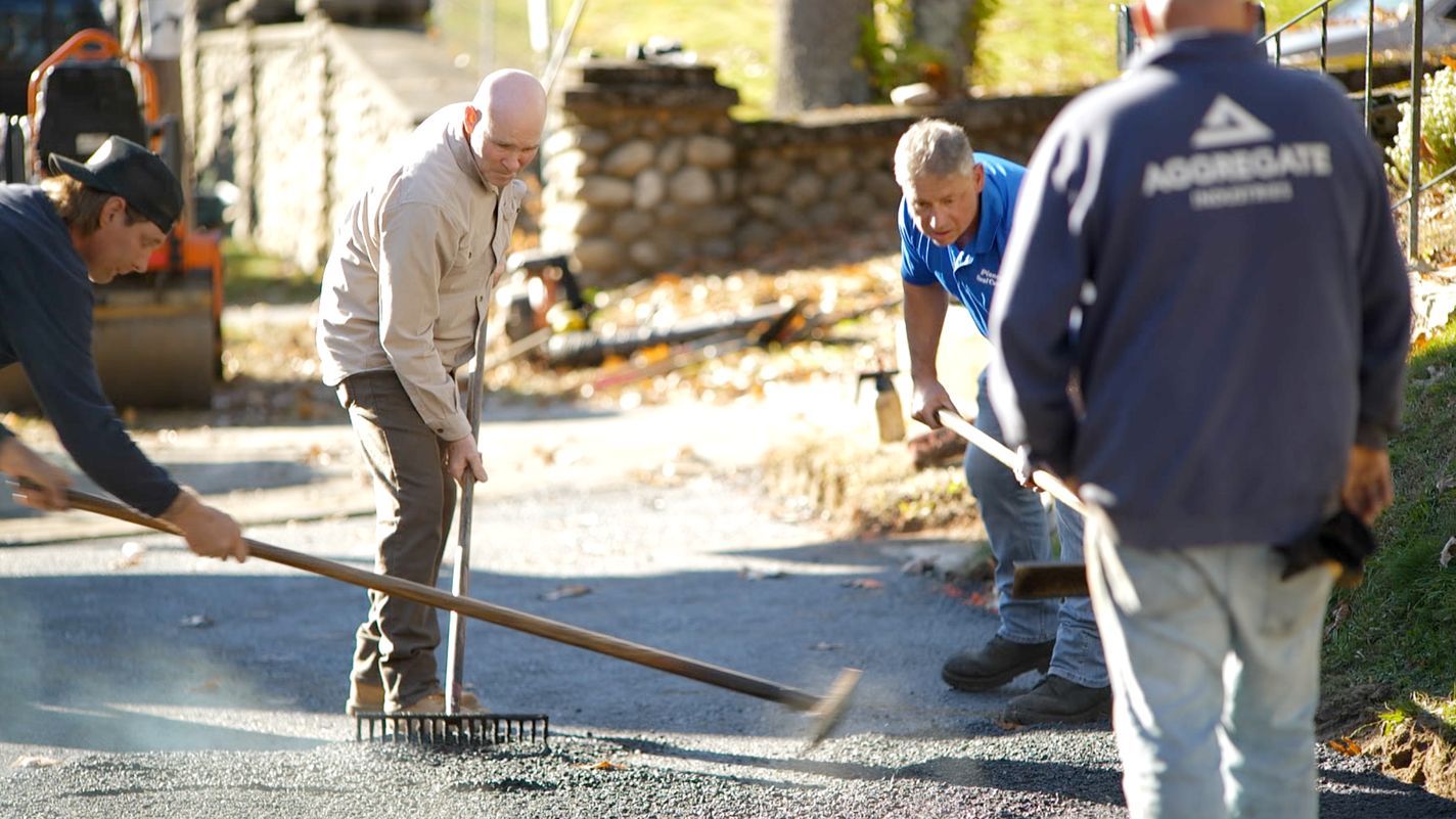 S21 E19, Mark McCullough extends an asphalt driveway