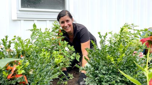 S21 E21, Jenn Nawada plants a full sun garden