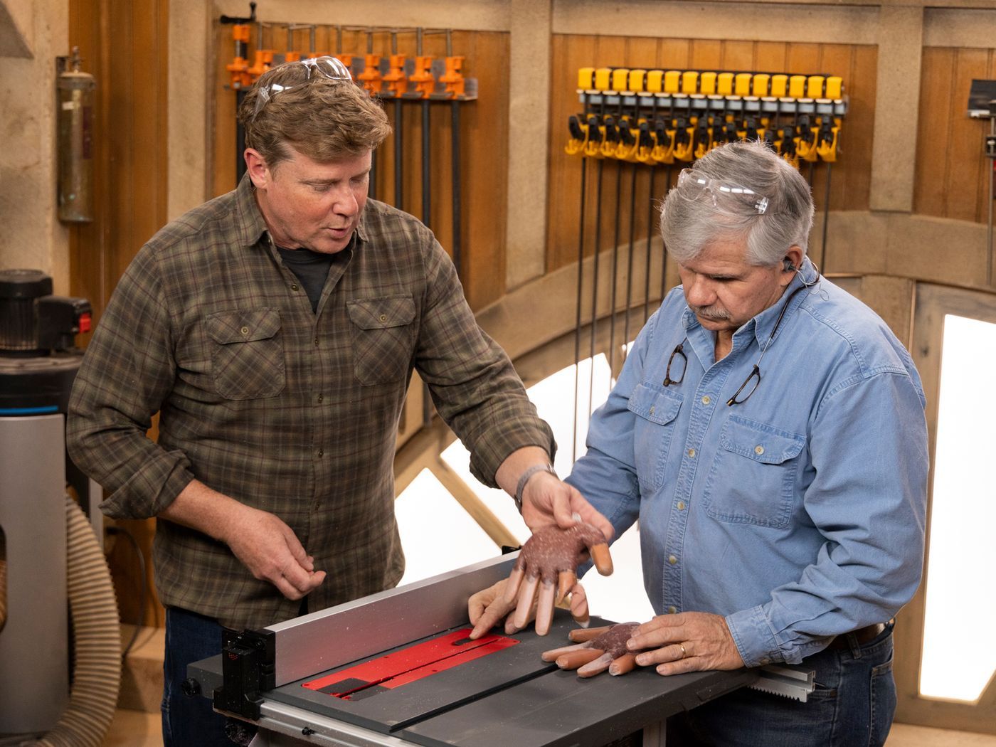 S21 E25, Tom Silva demonstrates table saw safety features for Kevin O'Connor