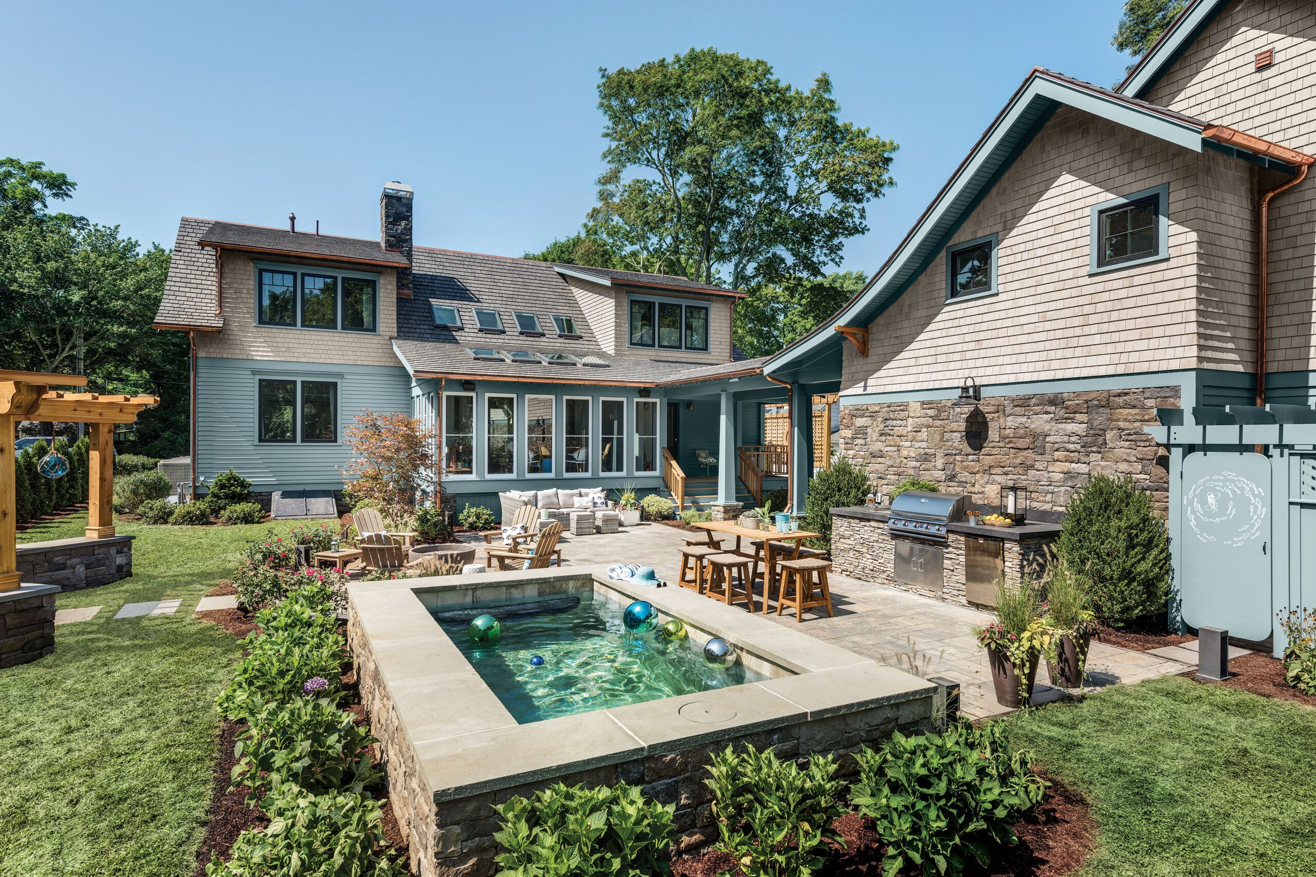 Matching stone on plunge pool and outdoor kitchen