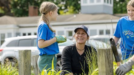 S22 E1: Jenn Nawada assists Girl Scouts by restoring raised garden beds