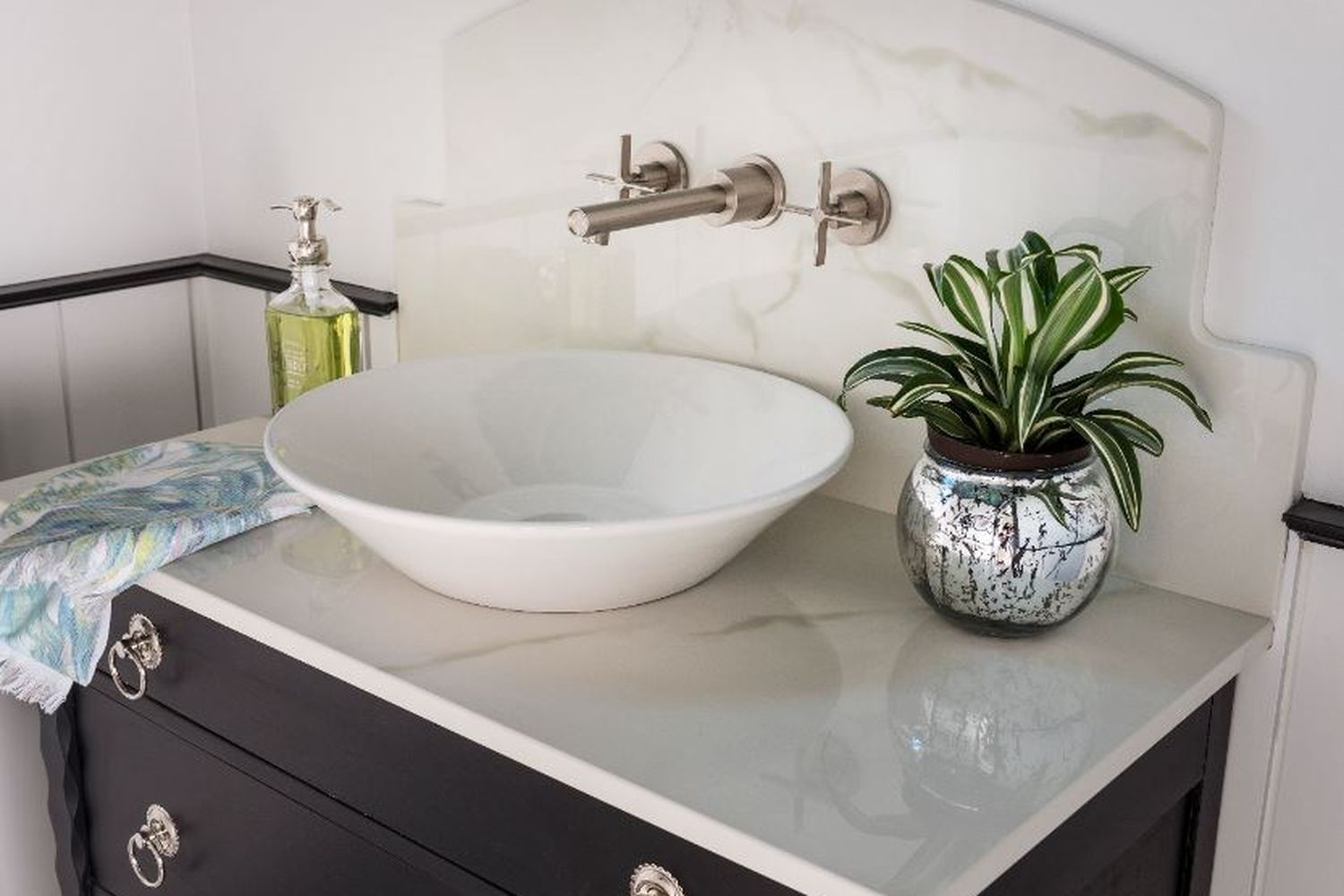 Bathroom sink