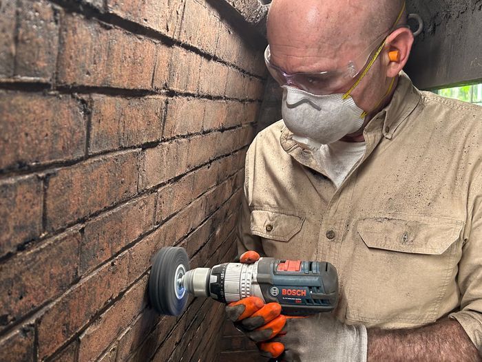 S22 E4: Mark McCullough clears creosote from fireplace brick