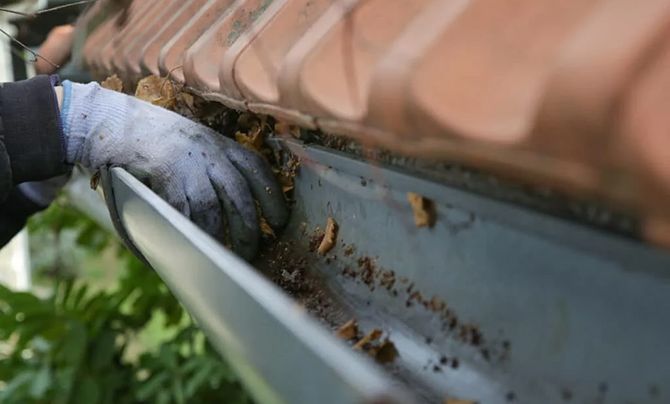 How To Clear Gutters