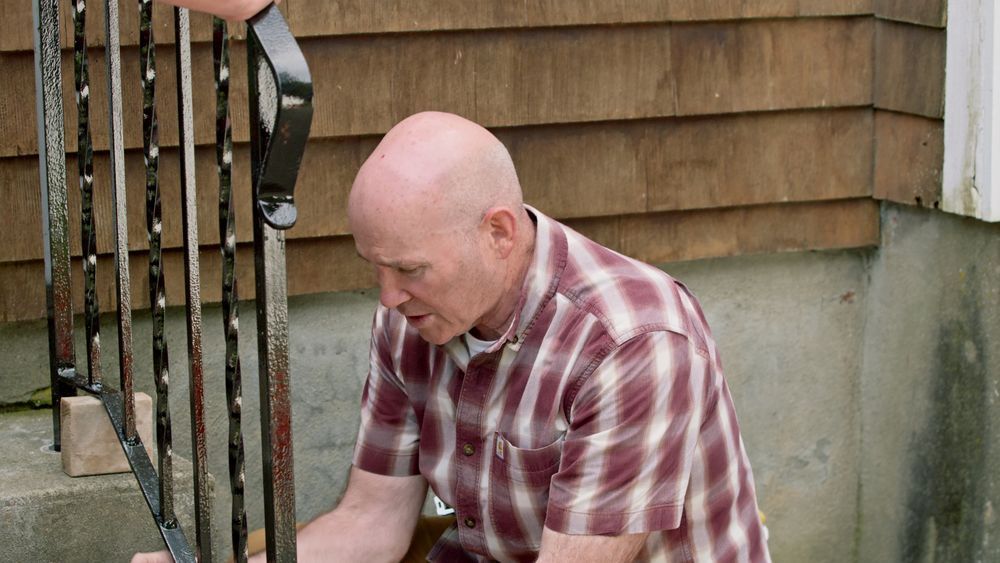 S22 E7: Mark McCullough installs a wrought iron railing