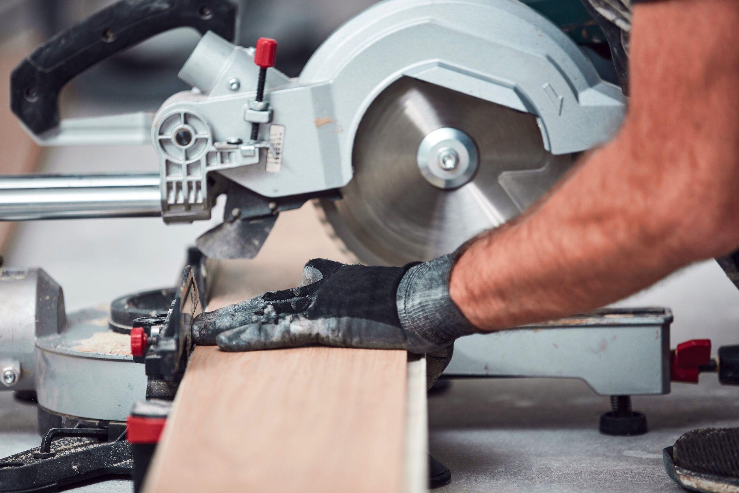 Cutting laminate on a mitre saw