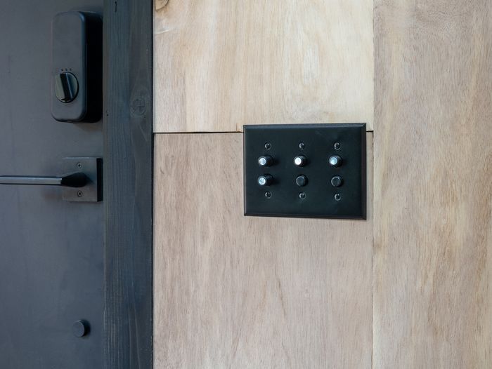 A push button light switch