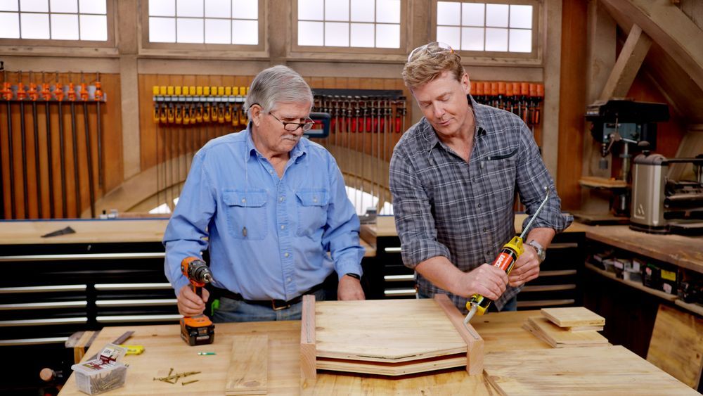 S22 E22: Tom Silva and Kevin O'Connor build a bat house